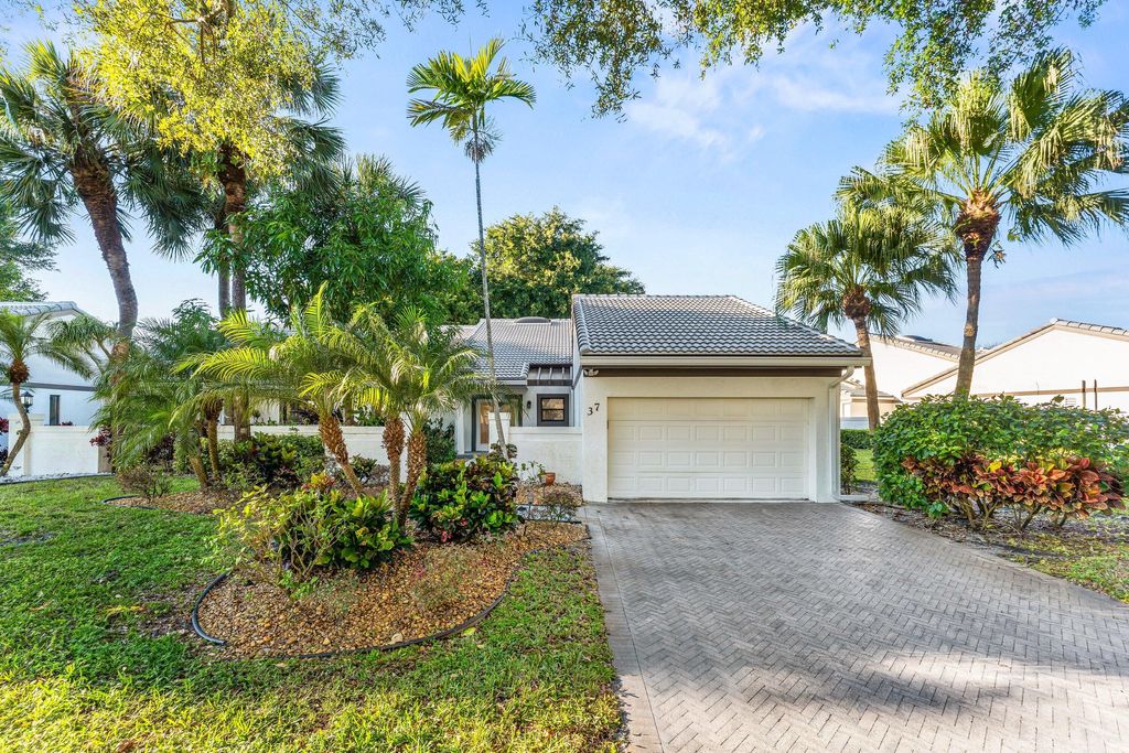 Photo of 37 Clubhouse Lane, Boynton Beach, FL 33436 (MLS # R11160950)