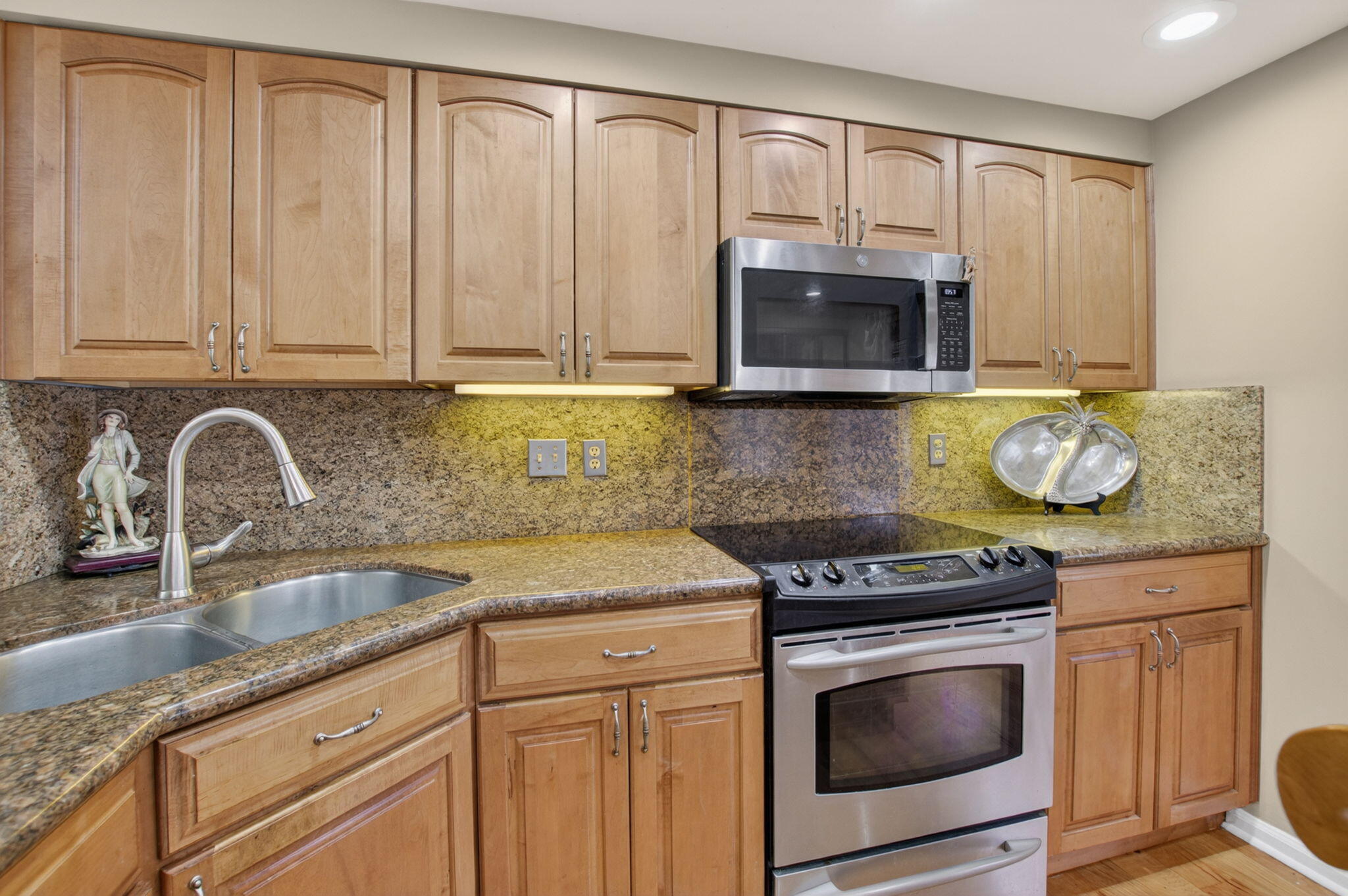 GLENEAGLES CONDO V - Residential