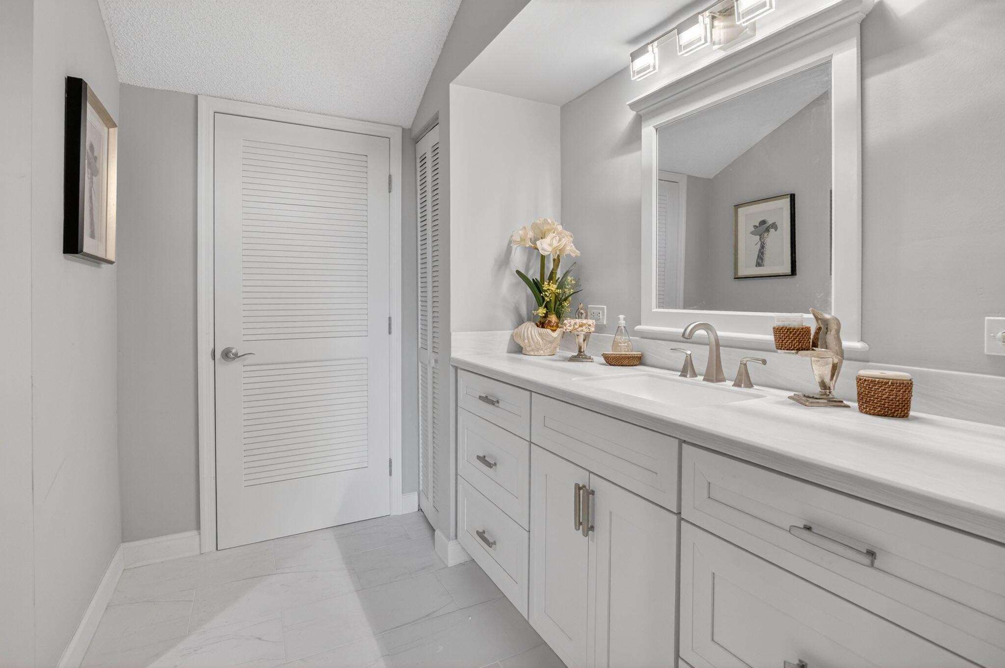 GLENEAGLES CONDO V - Residential
