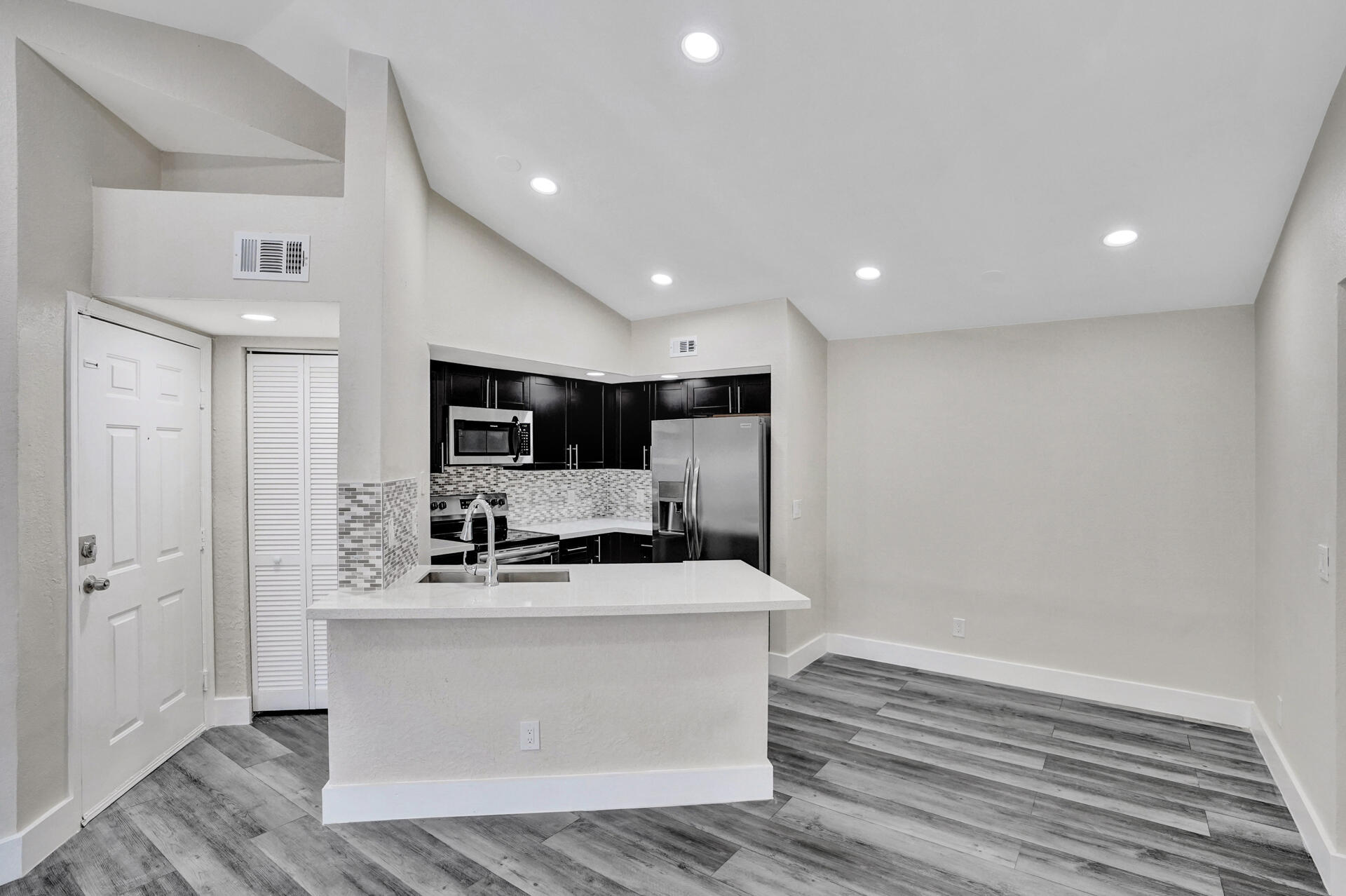 ISLES AT LAGO MAR CONDO - Residential Lease