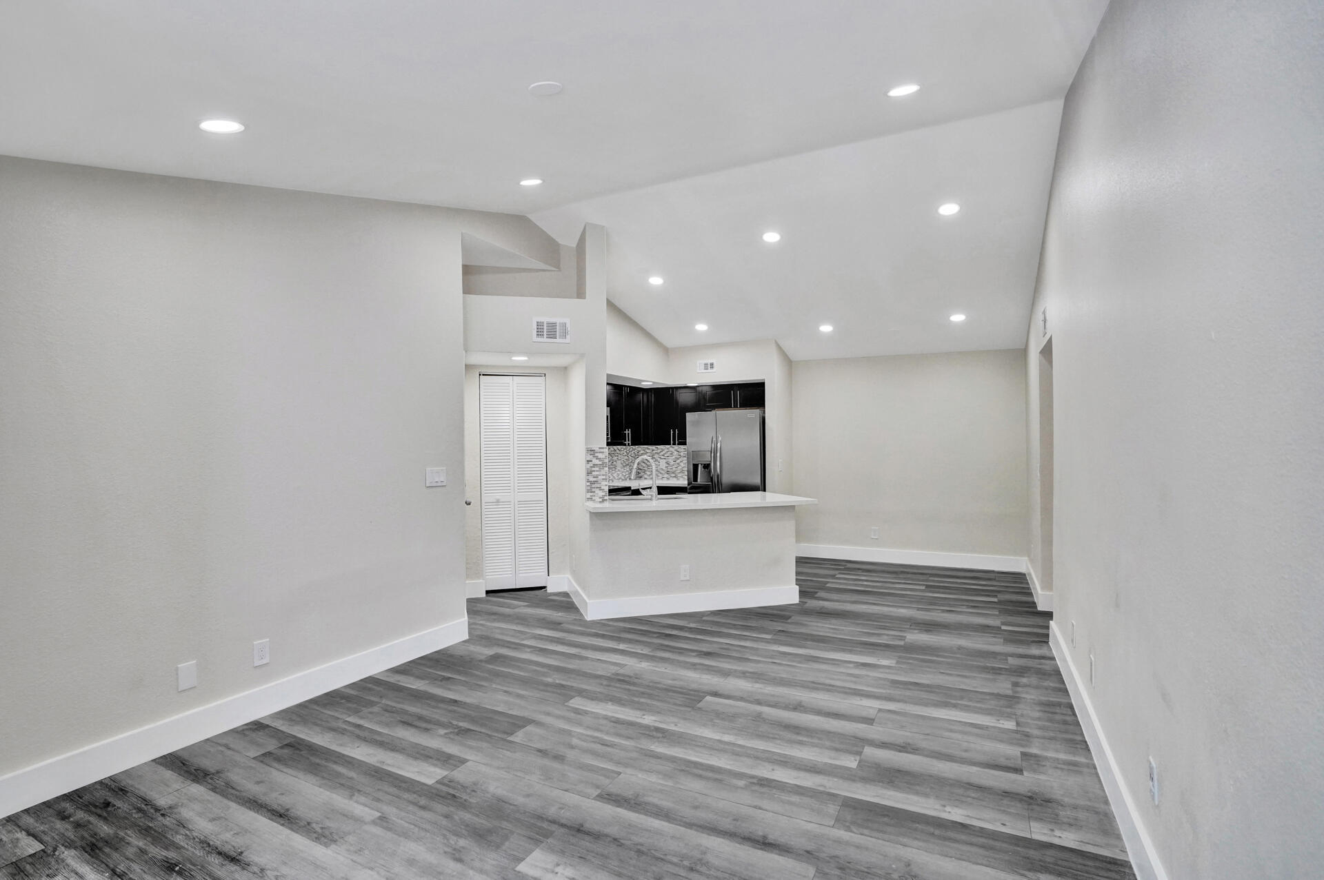ISLES AT LAGO MAR CONDO - Residential Lease