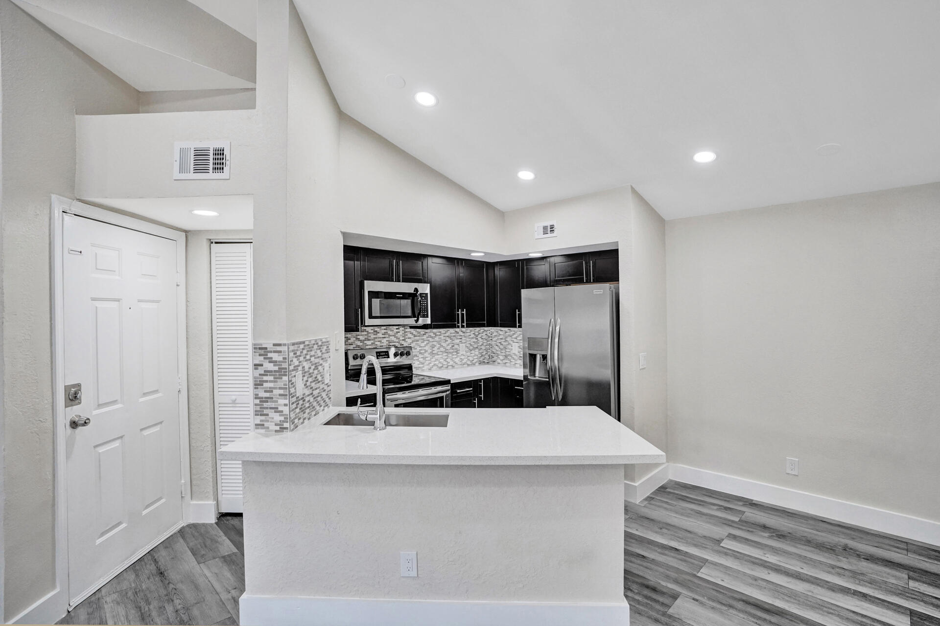 ISLES AT LAGO MAR CONDO - Residential Lease