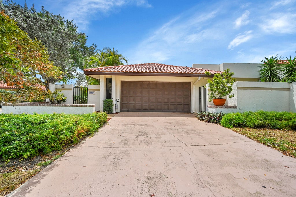 Photo of 6820 Allegre Ct, Boca Raton, FL 33433 (MLS # R11117992)