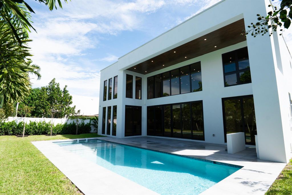 Photo of 333 NE Spanish Court, Boca Raton, FL 33432 (MLS # R11130836)