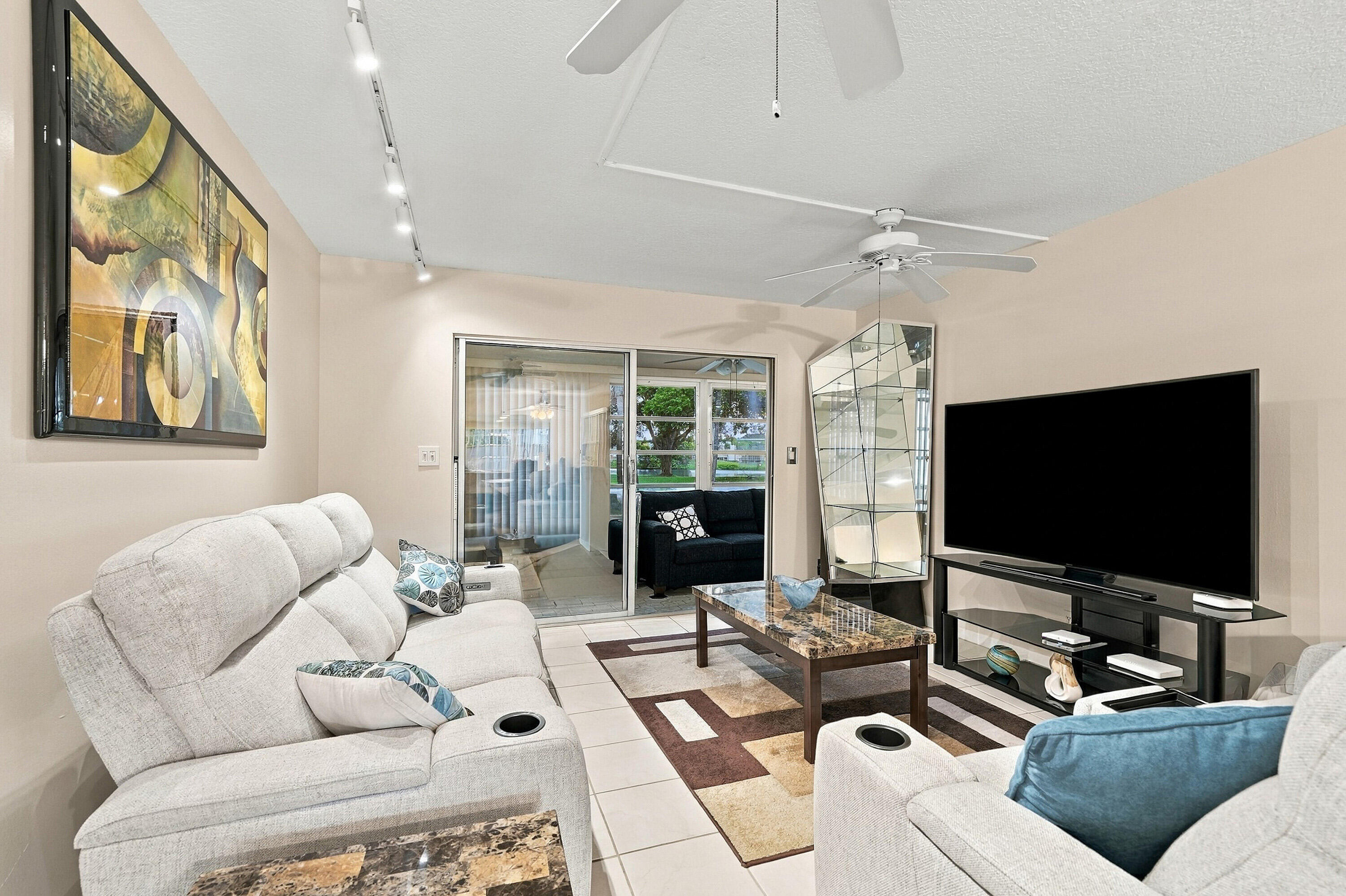 2903 VICTORIA Circle C1