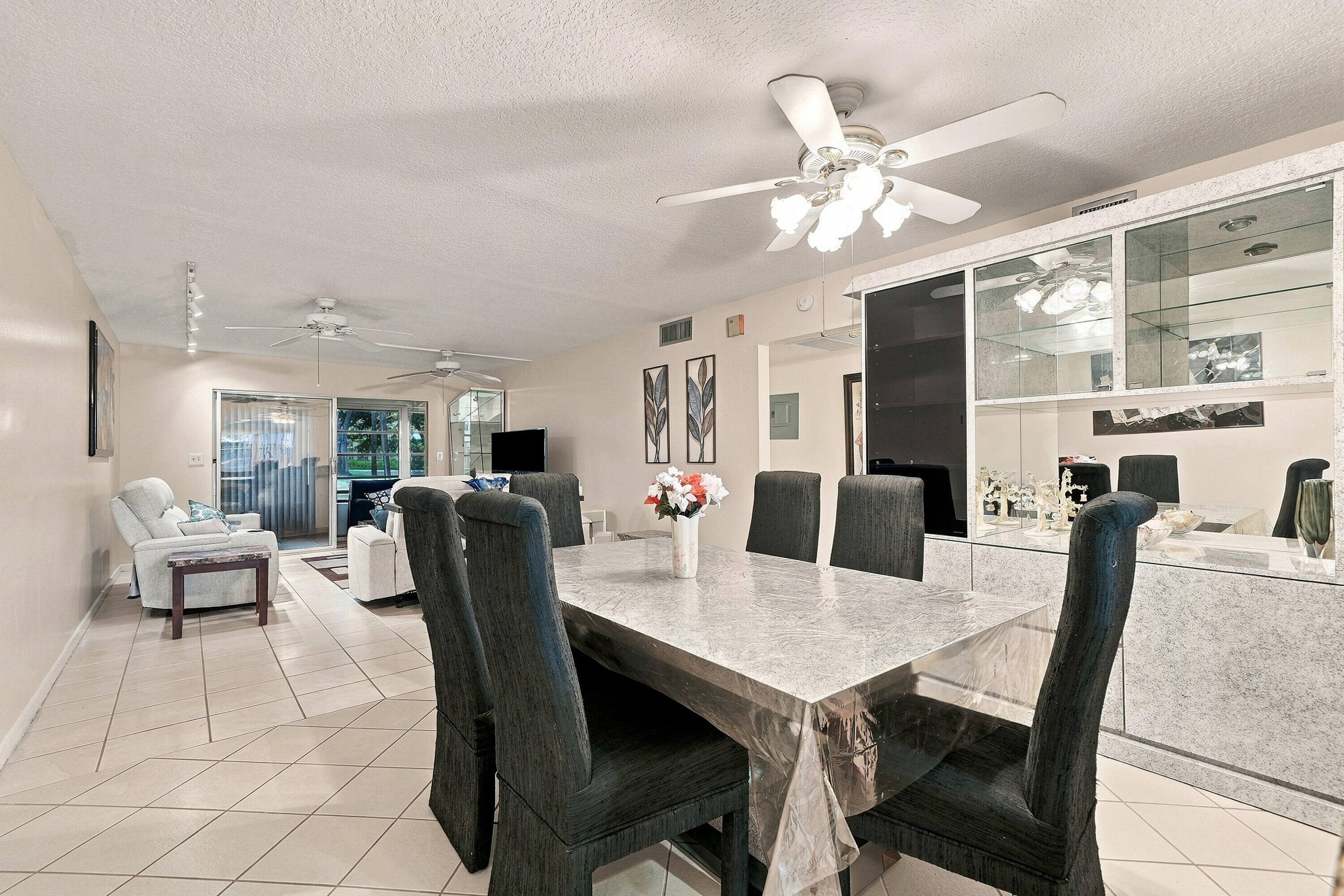 2903 VICTORIA Circle C1