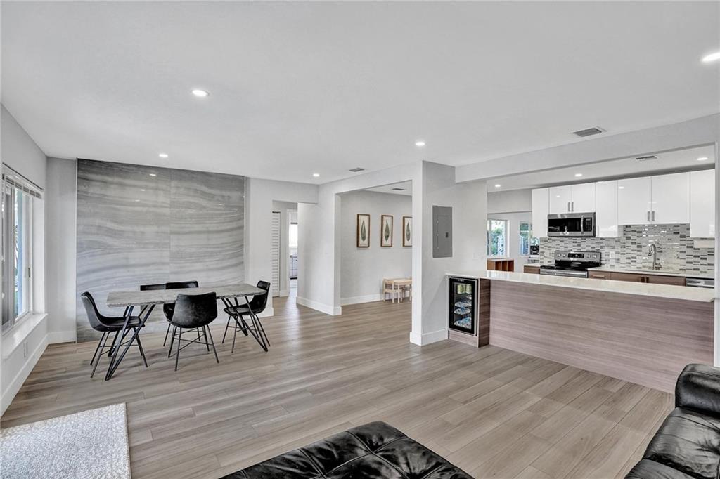 LLOYD ESTATES - Residential