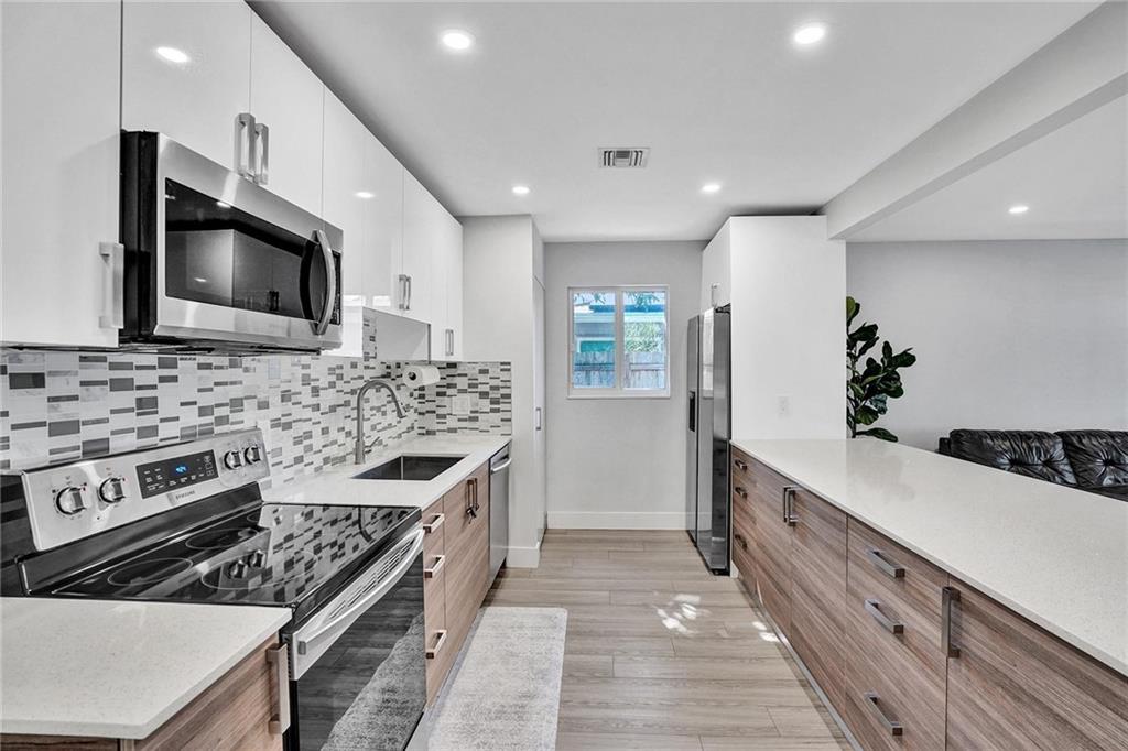 LLOYD ESTATES - Residential