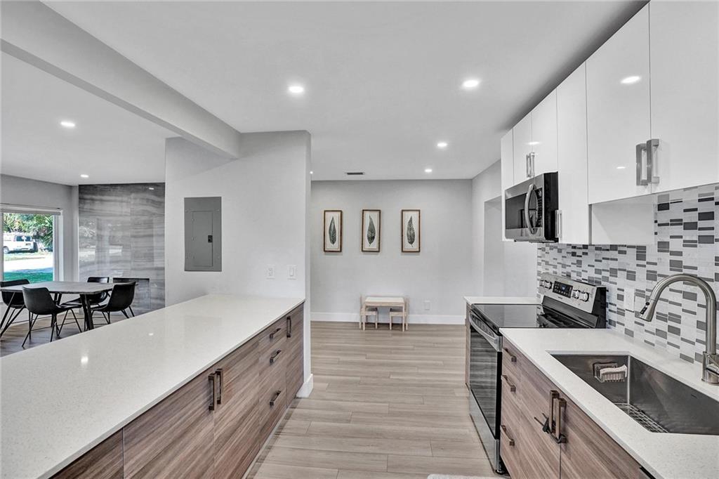LLOYD ESTATES - Residential