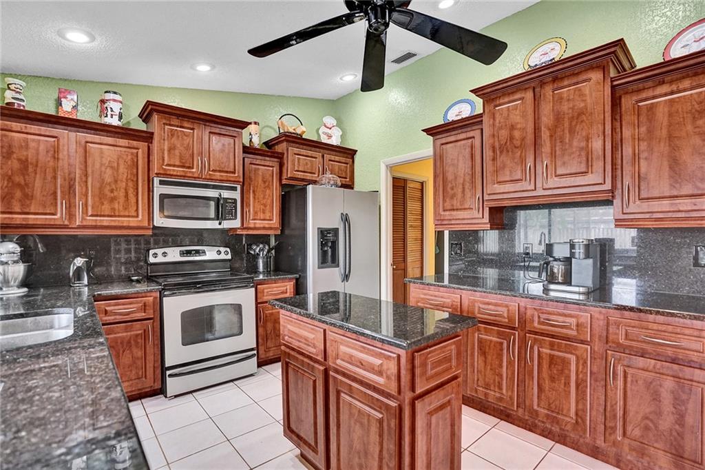 Shadow Wood 80-38 B - Residential