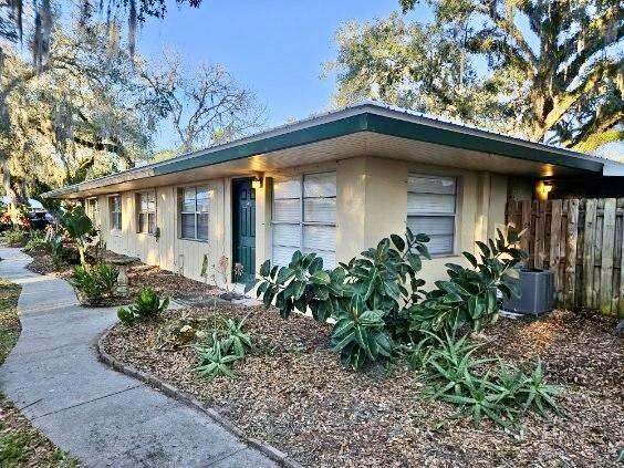 OAK TREE PLACE - Residential