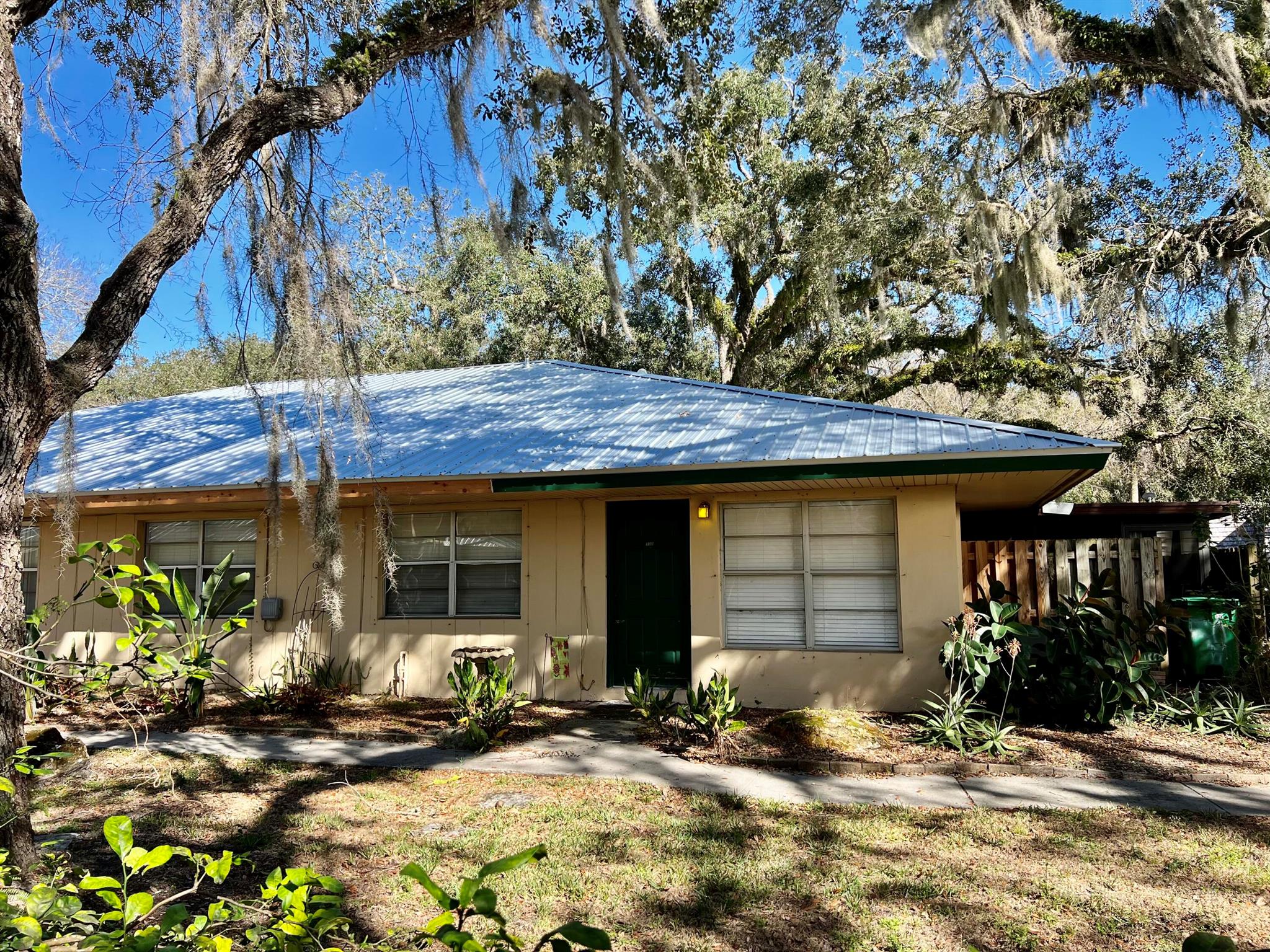 OAK TREE PLACE - Residential