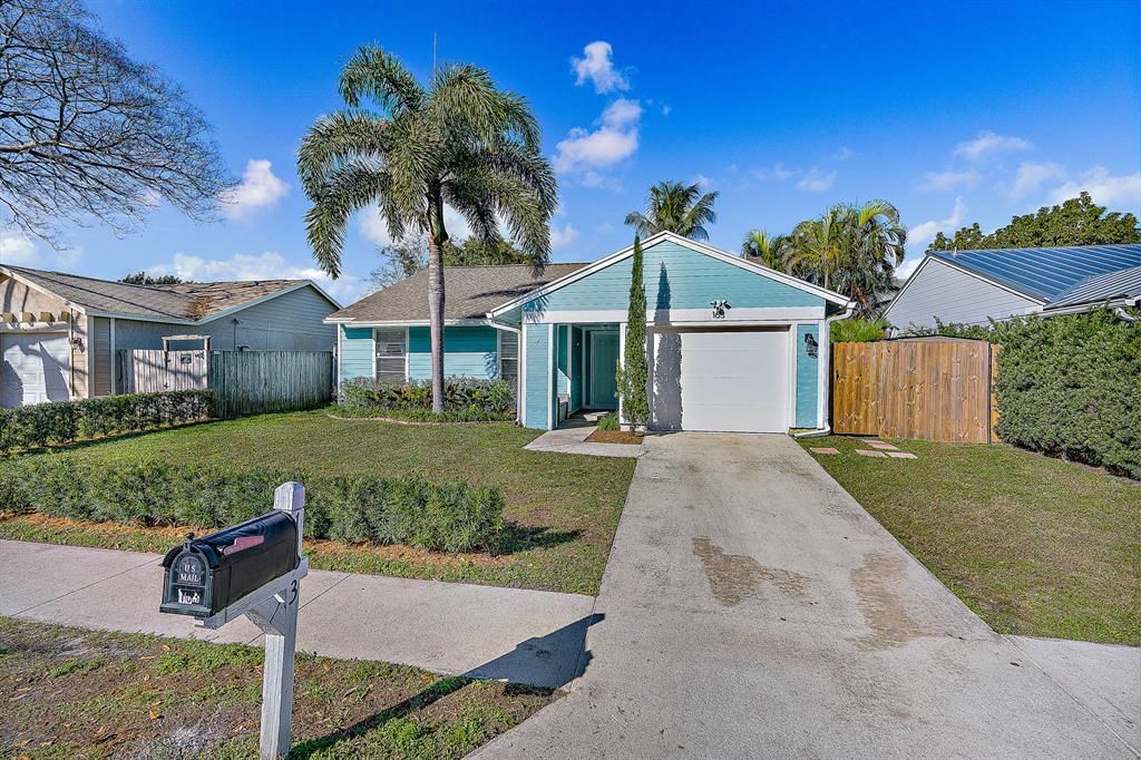 Photo of 163 Greentree Circle, Jupiter, FL 33458 (MLS # R10692393)