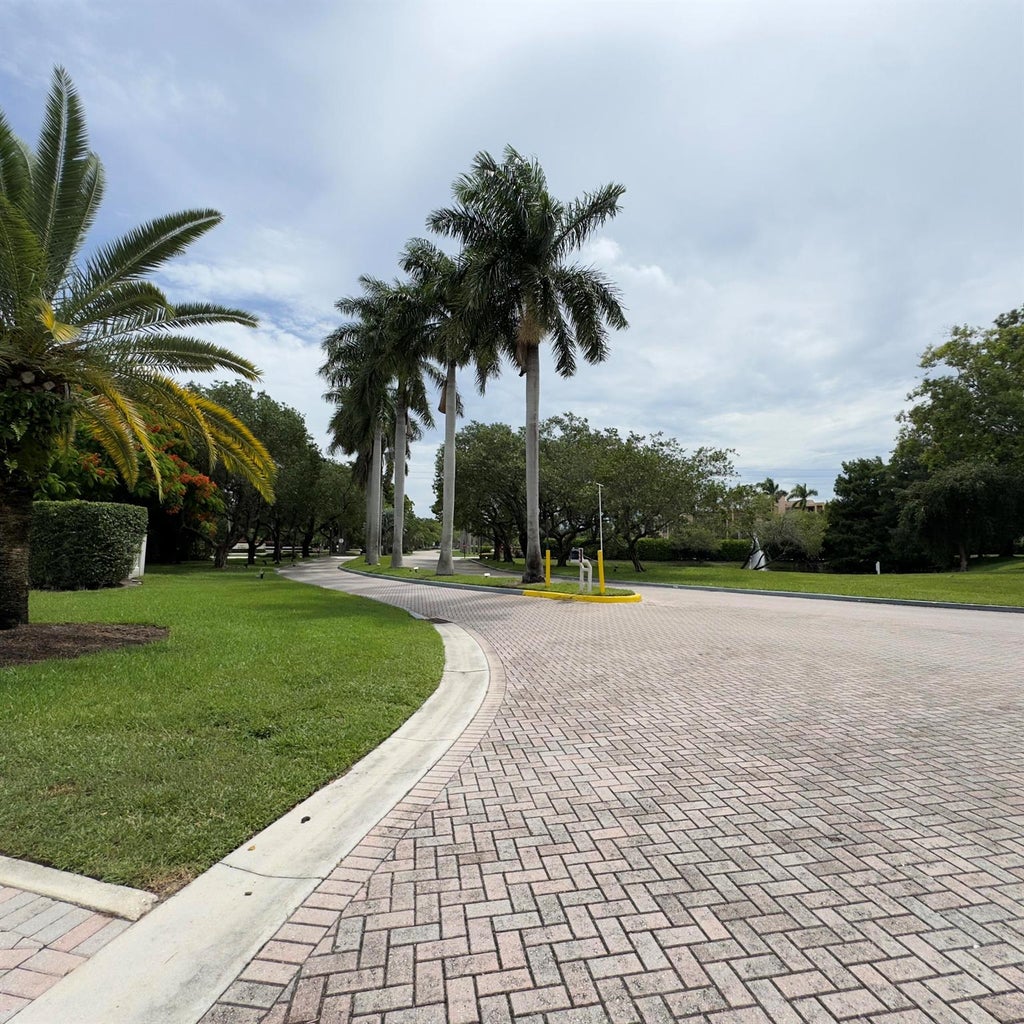 Photo of 1165 Crystal Way #L, Delray Beach, FL 33444 (MLS # R11109837)
