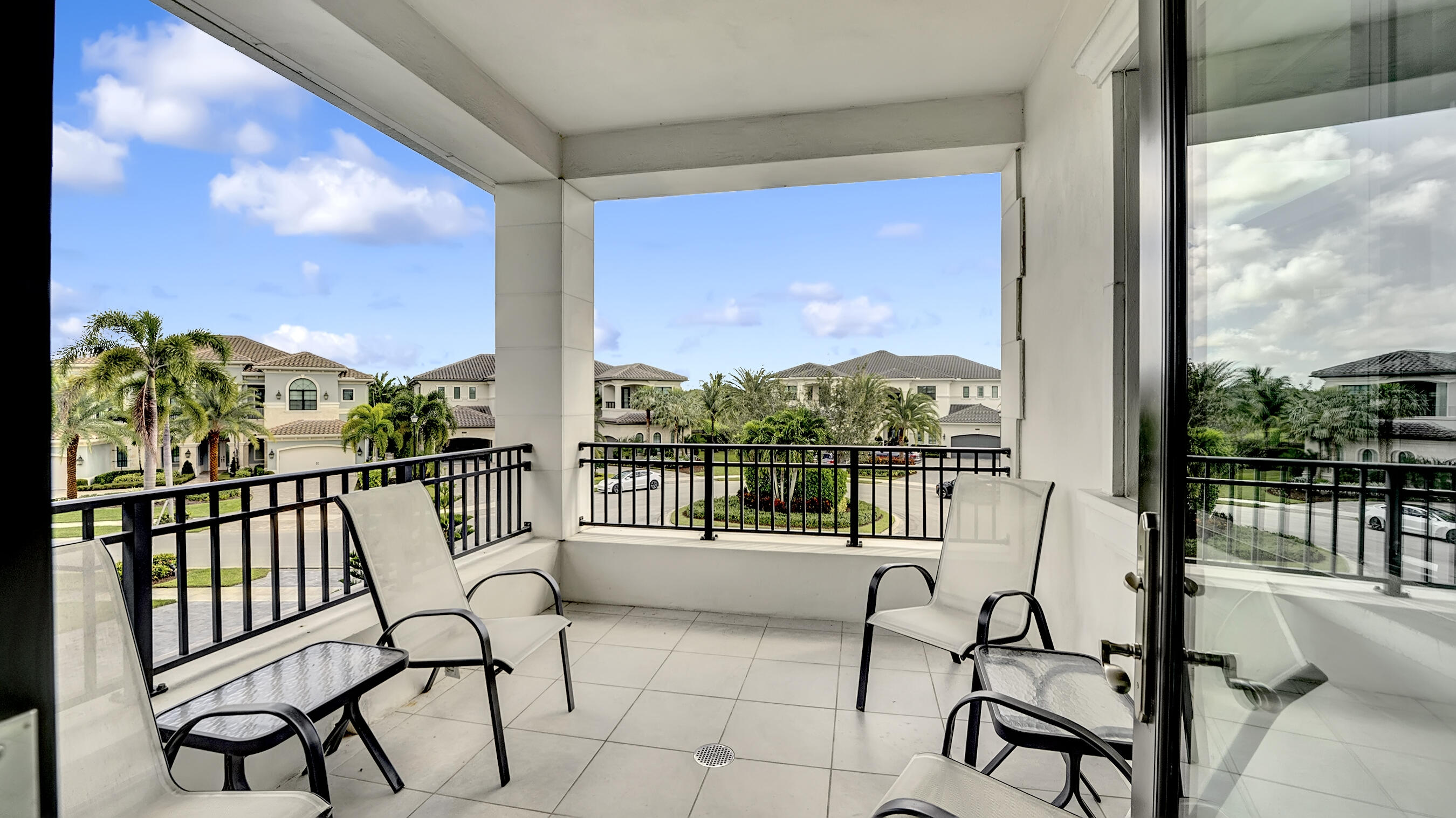 SEVEN BRIDGES - Residential