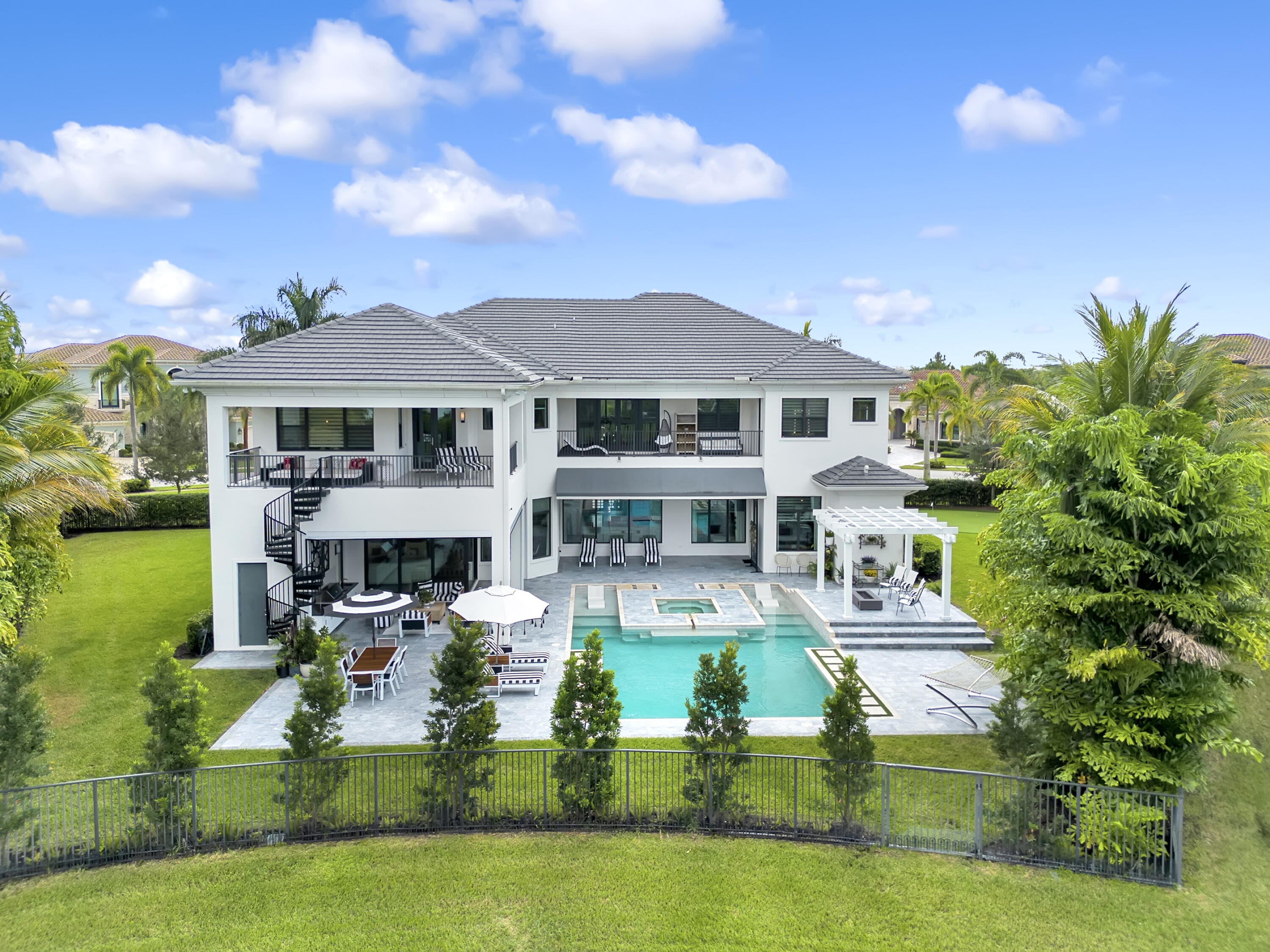 SEVEN BRIDGES - Residential