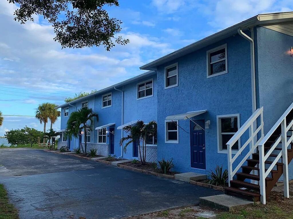 TOTALLY RENOVATED UNIQUE COMMUNITY LOCATED IN JENSEN BEACH CLOSE TO DOWNTOWN WITH DIRECT ACCESS TO YOUR WATER ADVENTURES, KAYAKING, PADDLE BOARDING, CANOEING, FISHING OR JUST FOR ENJOYING THE AMAZING SUNRISES AND SUNSETS OF FLORIDA. CLOSE TO DOWNTOWN NIGHTLIFE AND THE BEAUTIFUL BEACHES OF JENSEN AND STUART. THIS IS A TWO BEDROOM ONE 1/2 BATH 2 STORY TOWNHOME, PET FRIENDLY WITH RESTRICTIONS UP TO 30 POUNDS. THIS IS A SMOKE-FREE PROPERTY.
