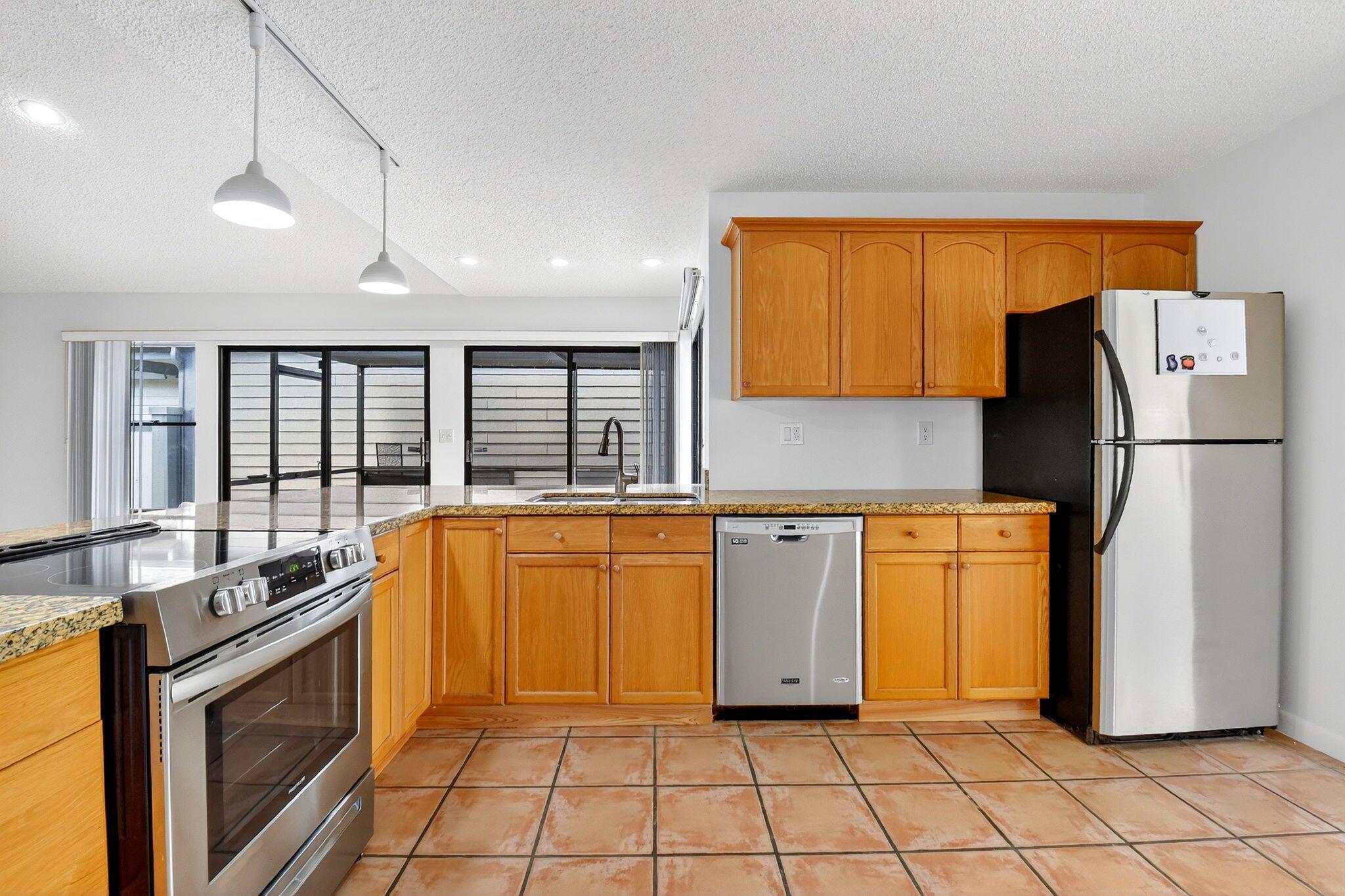 BEDFORD MEWS AT WELL - Residential