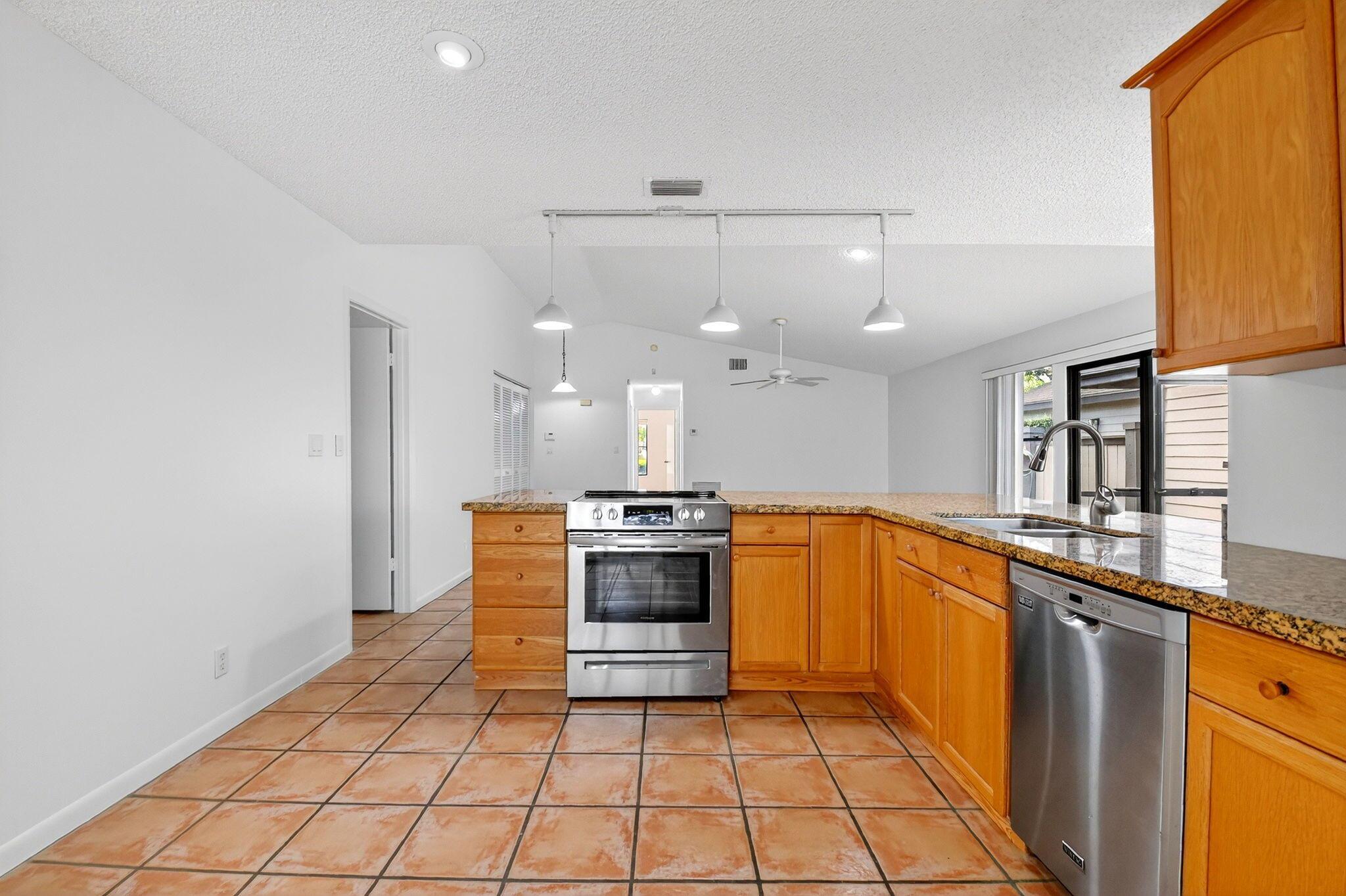 BEDFORD MEWS AT WELL - Residential