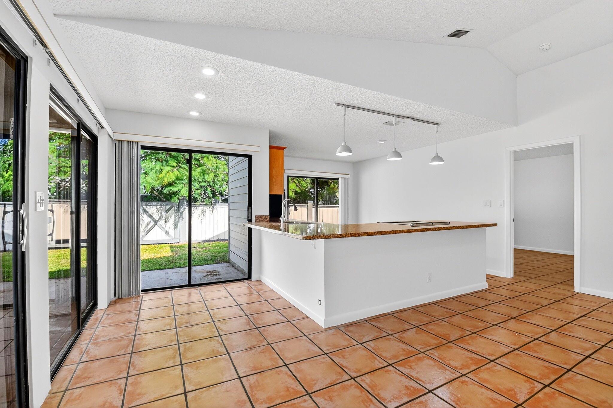 BEDFORD MEWS AT WELL - Residential