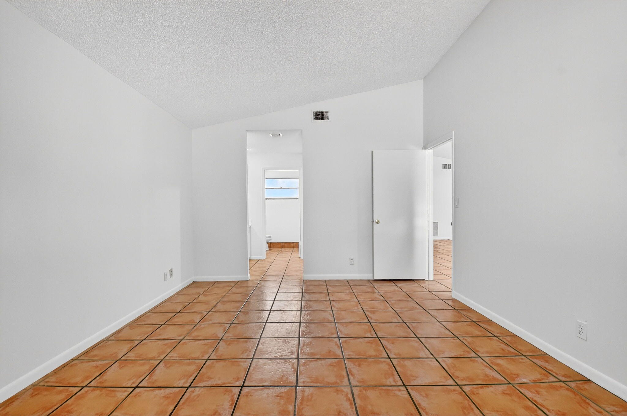 BEDFORD MEWS AT WELL - Residential