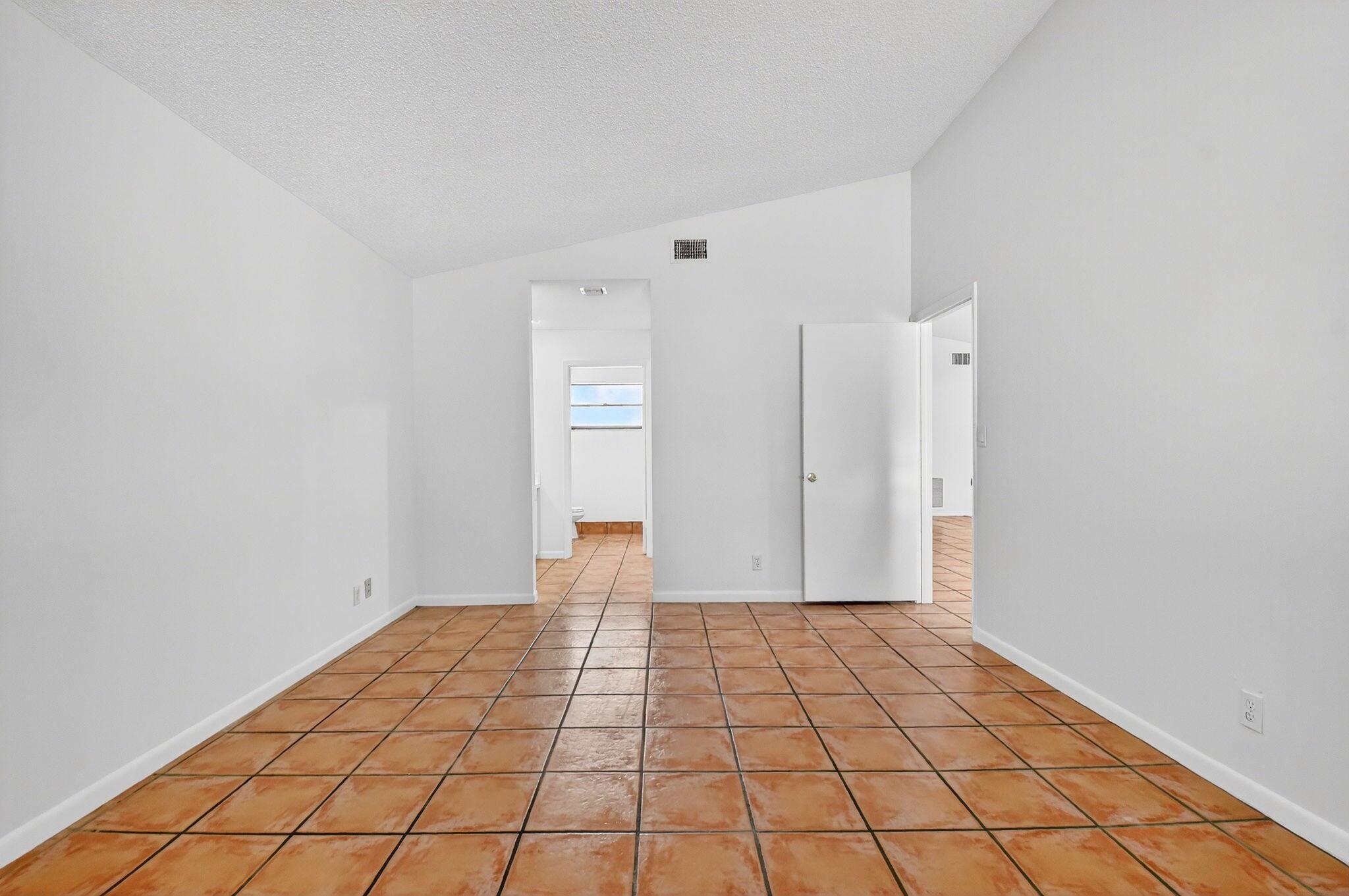 BEDFORD MEWS AT WELL - Residential