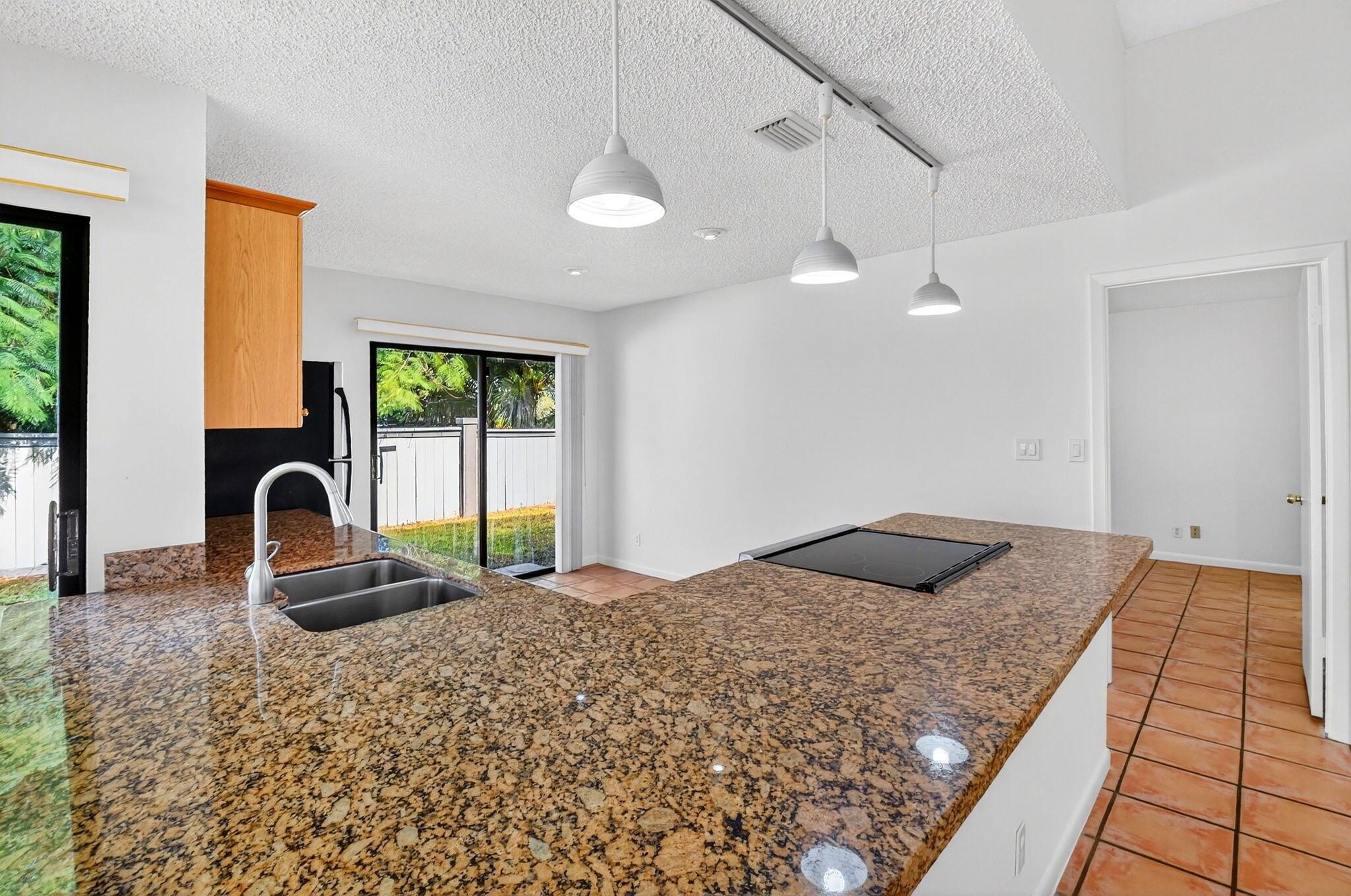 BEDFORD MEWS AT WELL - Residential