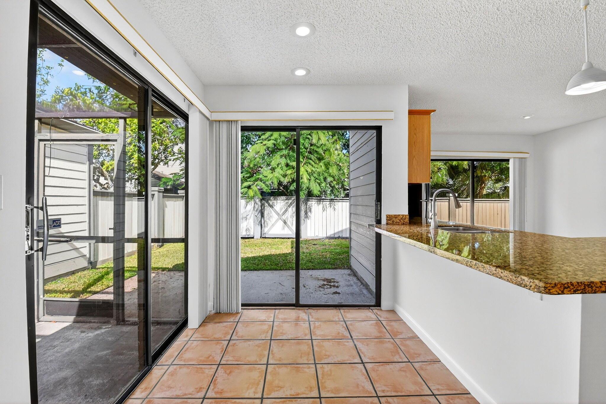 BEDFORD MEWS AT WELL - Residential