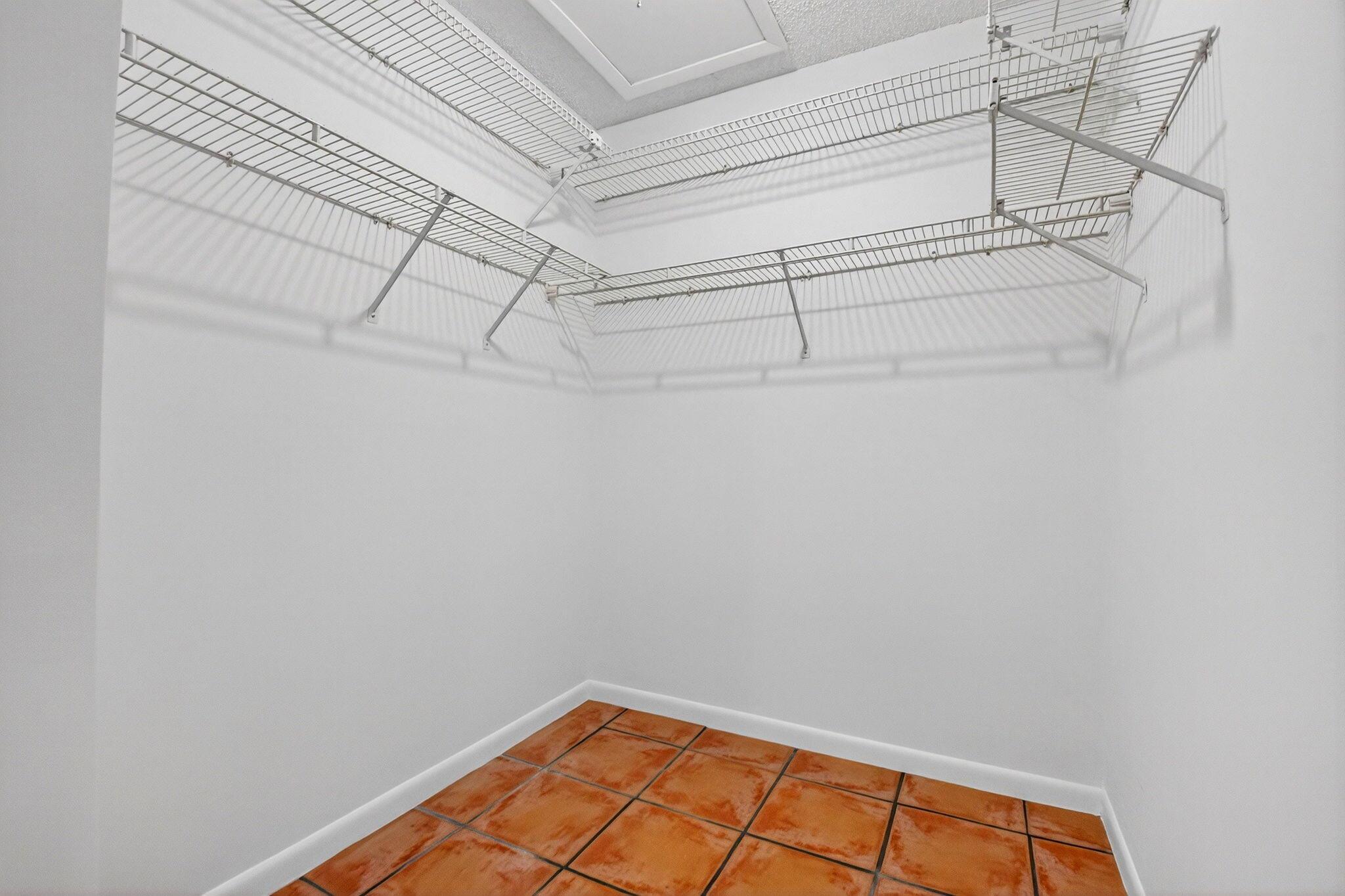 BEDFORD MEWS AT WELL - Residential