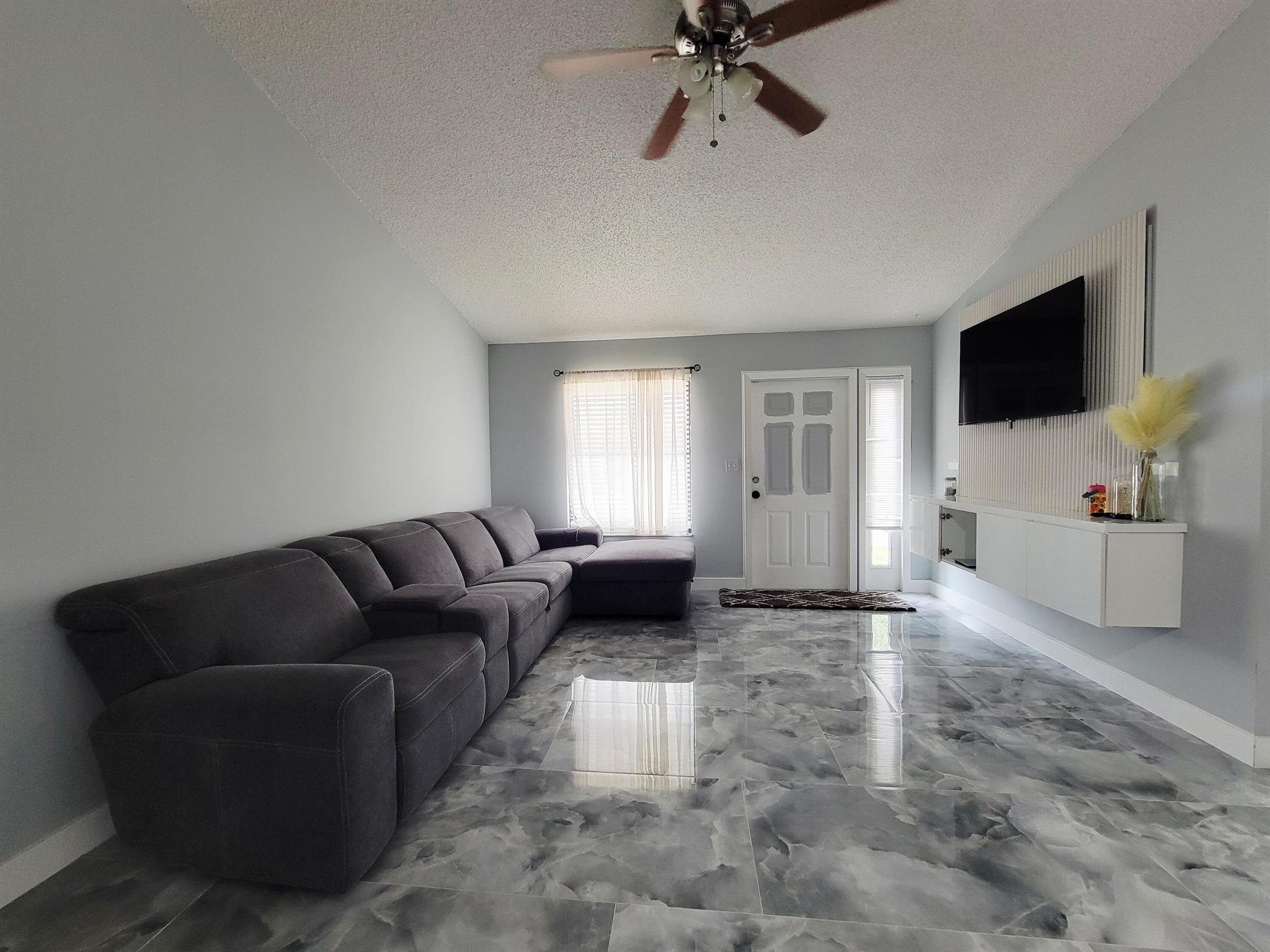 Properties 3815 Woodridge Ter