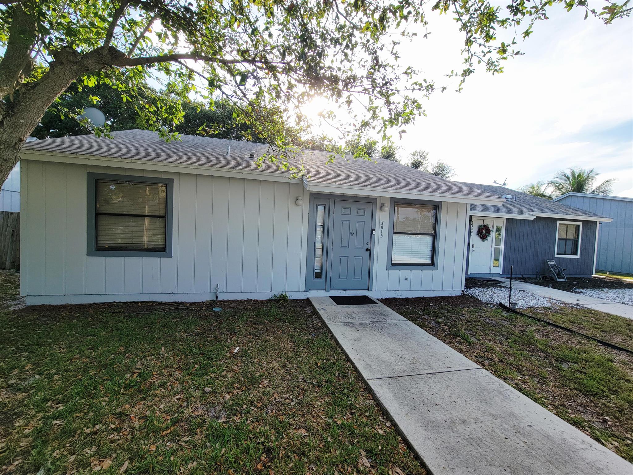 Beautiful 2-bedroom, 2-bathroom villa with many modern details in a highly desirable, quiet community. With no rental restrictions, this unit can be rented at great rates. It's very spacious and bright. Visit it before making a decision!.Photos of the interior of the unit coming soon