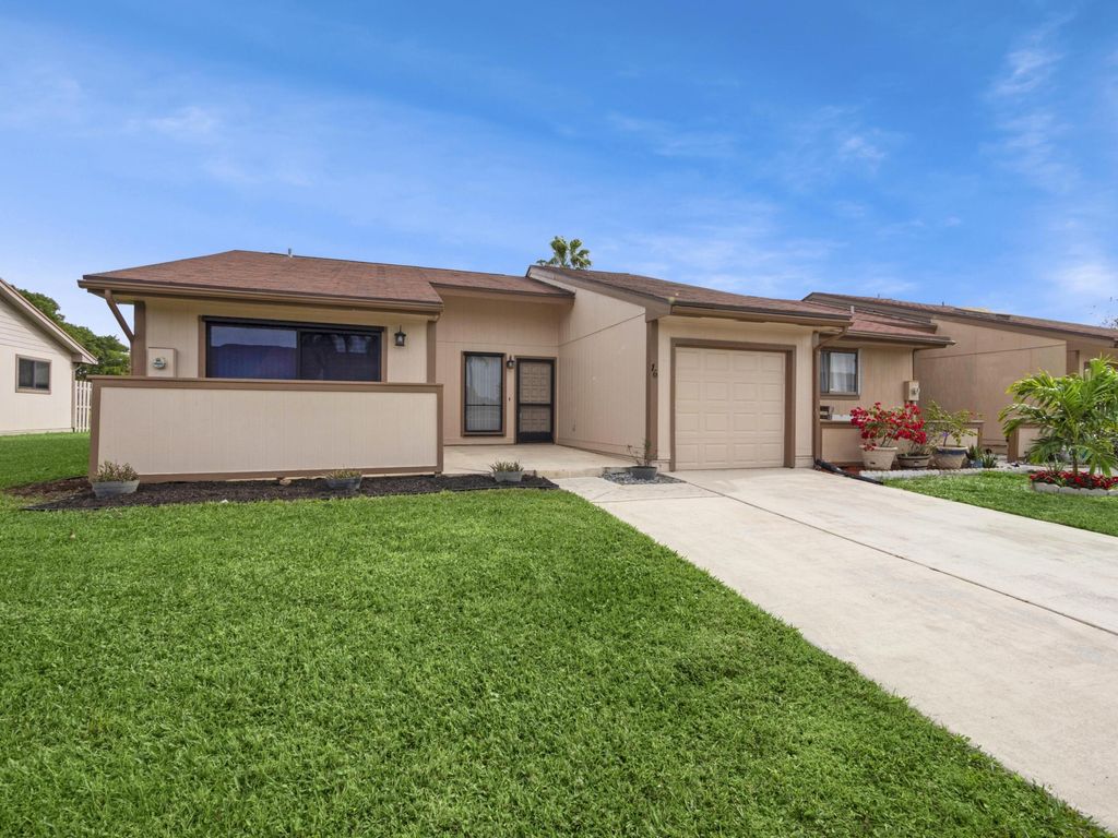 Photo of 16 SE Winchmore Lane, Boynton Beach, FL 33426 (MLS # R10948031)