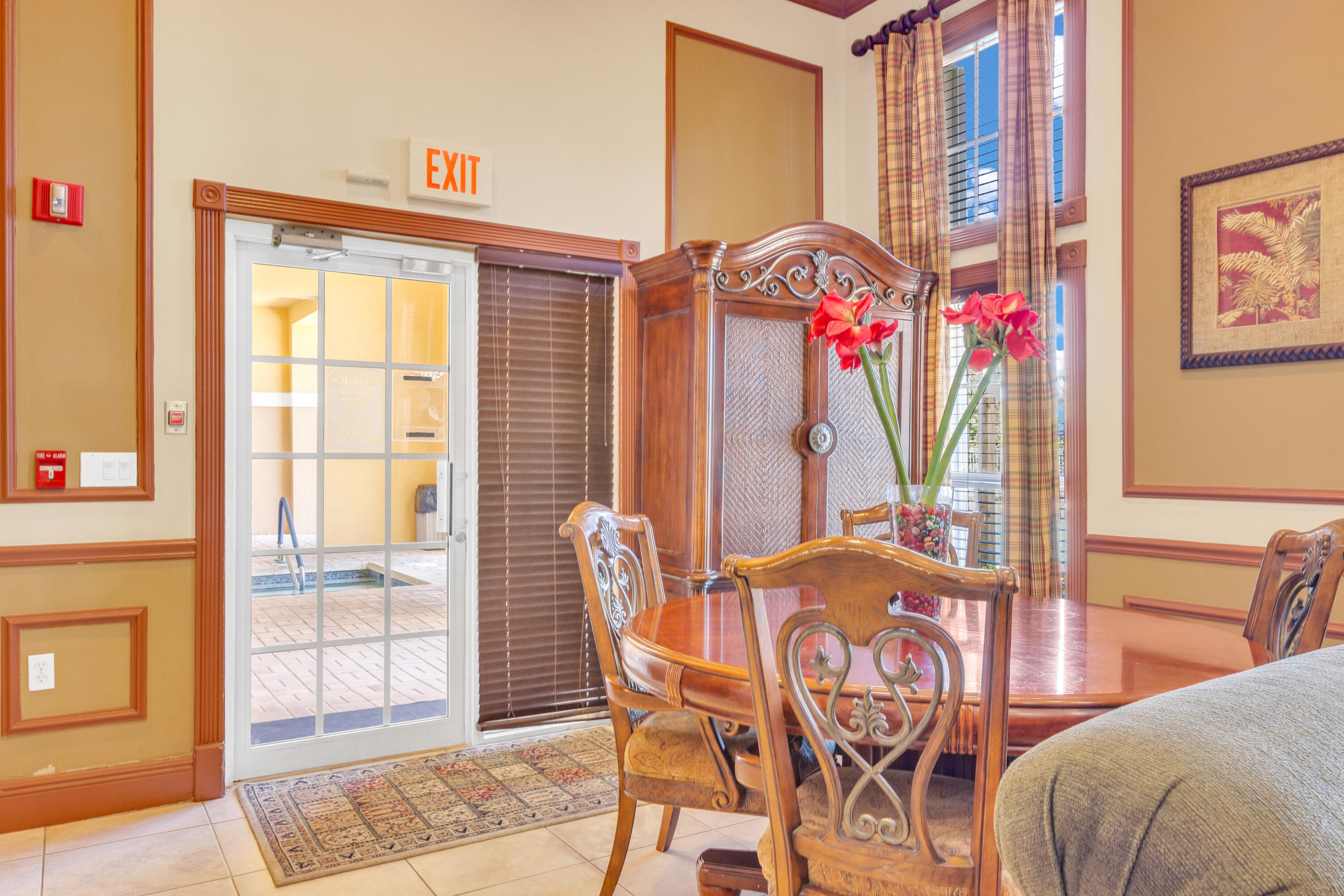 HYPOLUXOS MARINERS CAY CONDO - Residential