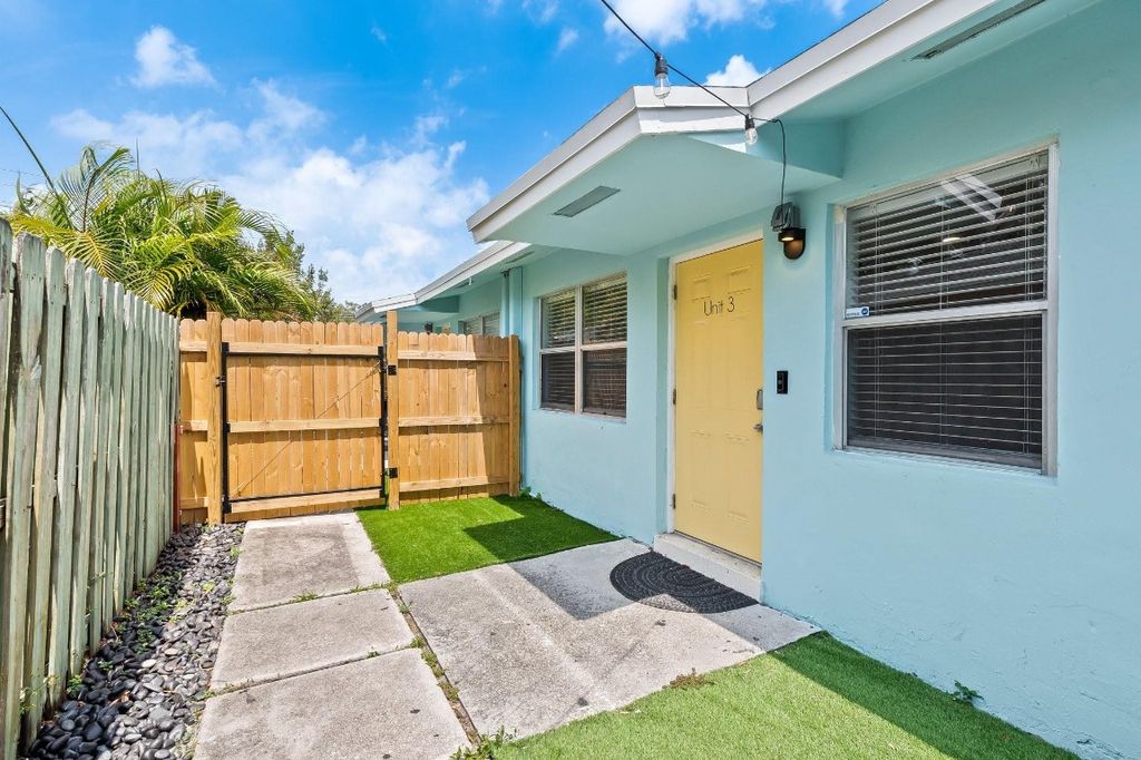 Photo of 1464 N Dixie Highway #3, Fort Lauderdale, FL 33304 (MLS # F10500284)