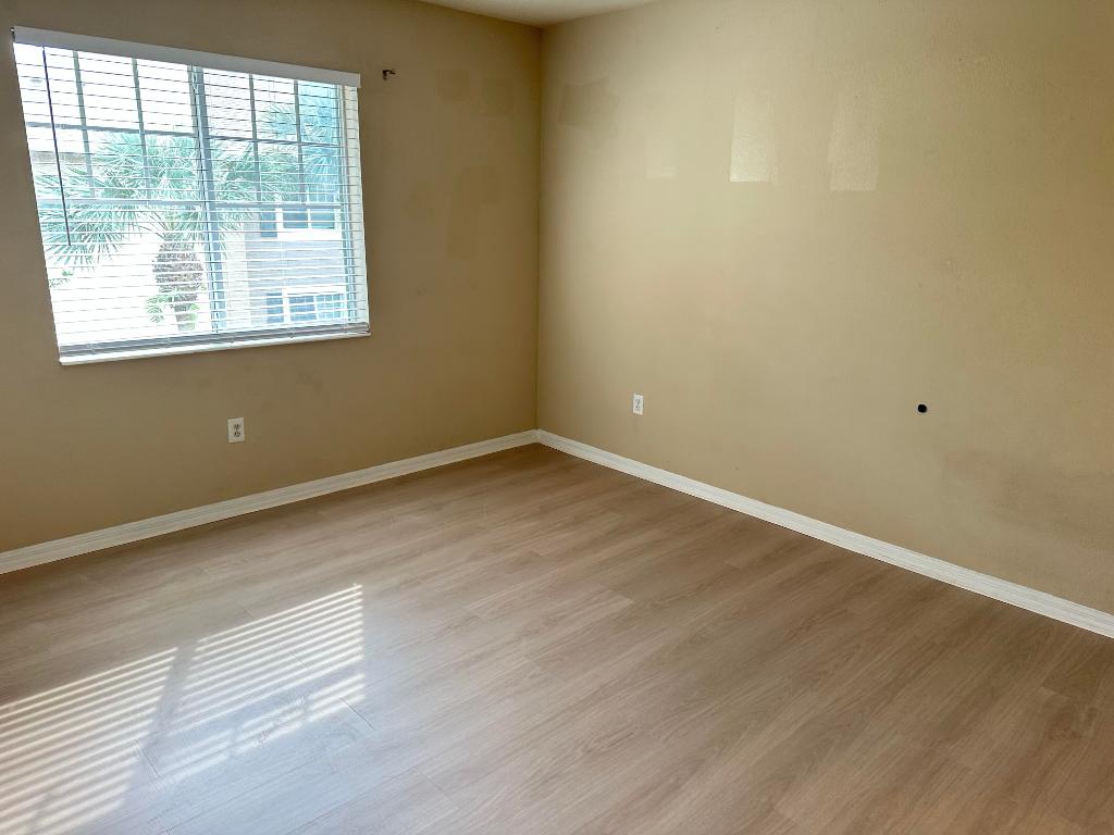 VILLAS AT EMERALD DUNES CONDO - Residential