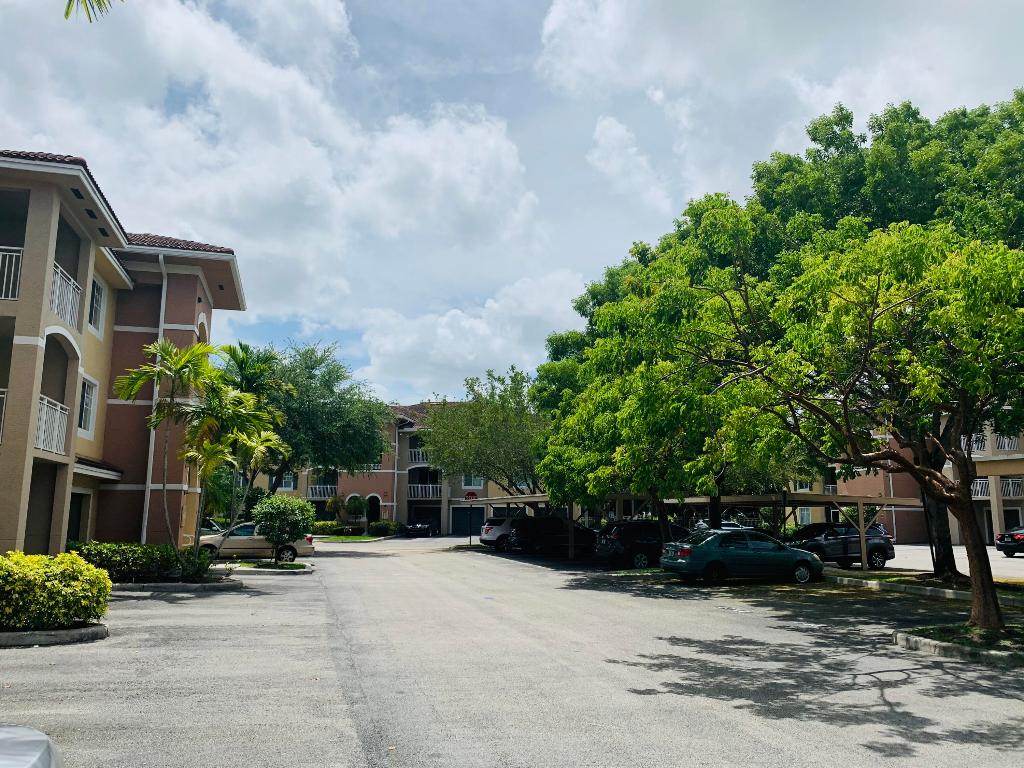 VILLAS AT EMERALD DUNES CONDO - Residential