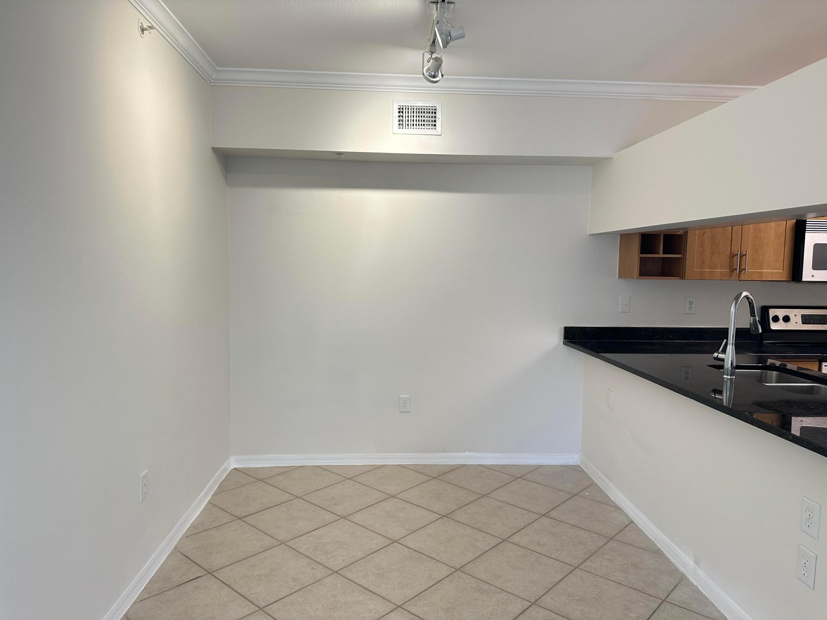 6521 Emerald Dunes Drive 307