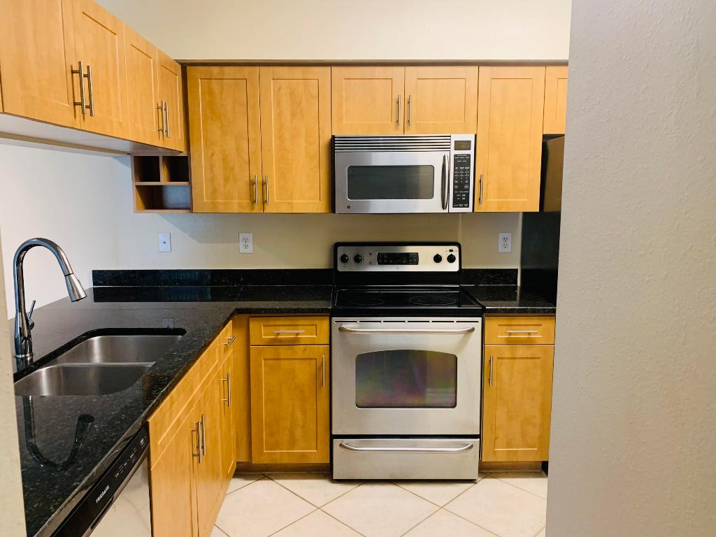 VILLAS AT EMERALD DUNES CONDO - Residential