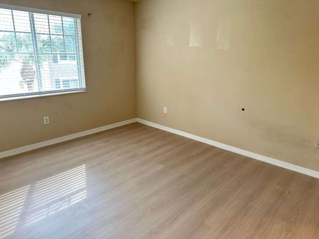 VILLAS AT EMERALD DUNES CONDO - Residential