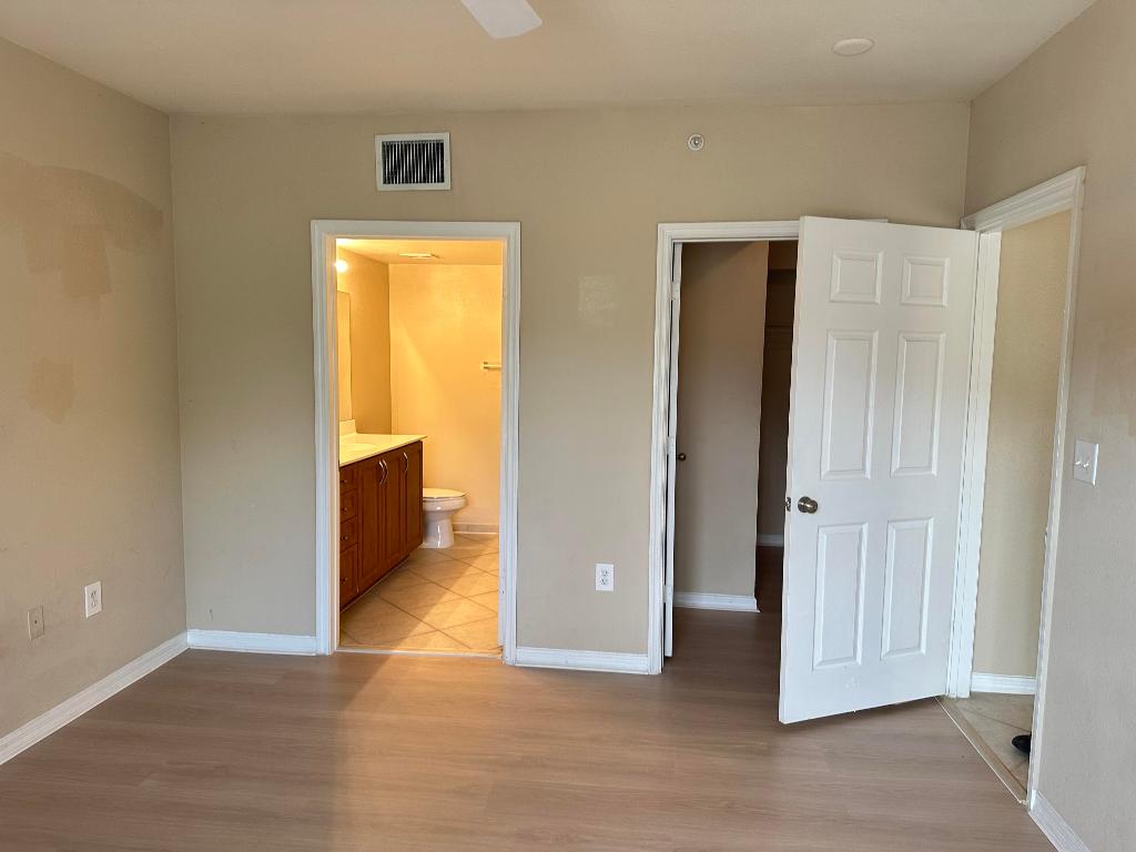 VILLAS AT EMERALD DUNES CONDO - Residential