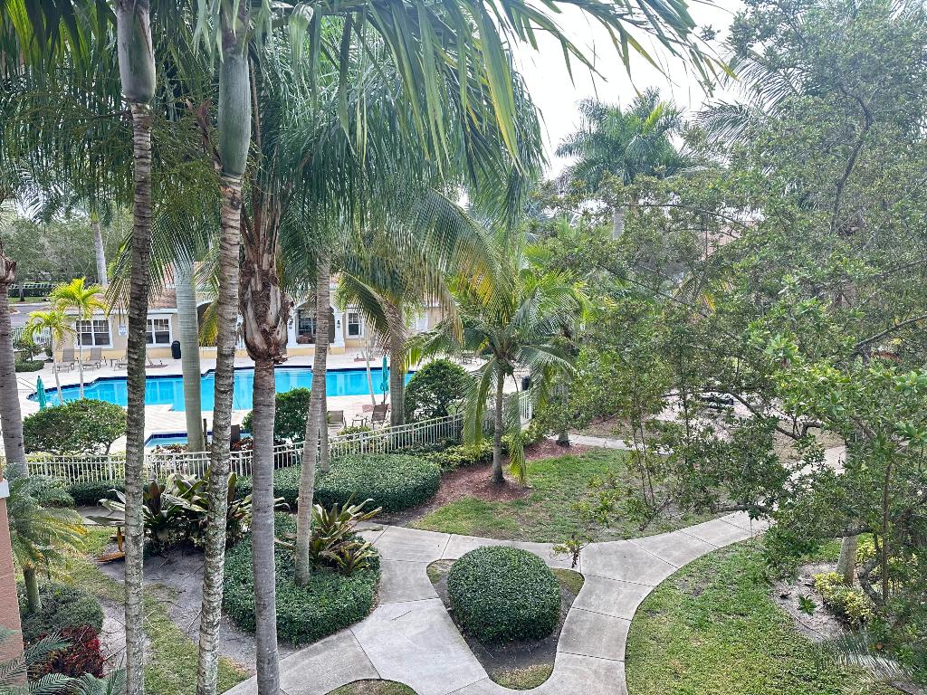 VILLAS AT EMERALD DUNES CONDO - Residential