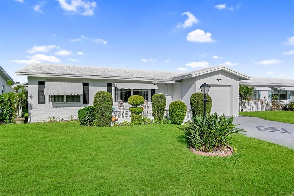 Photo of 1109 SW 15th Street, Boynton Beach, FL 33426 (MLS # R10799306)