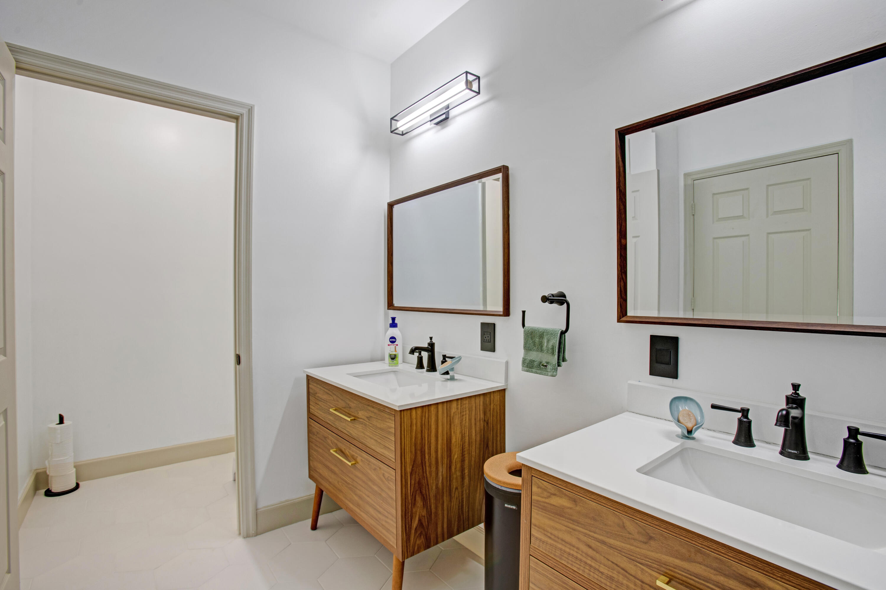 LOFTS AT HOLLYWOOD STATION - Residential Lease