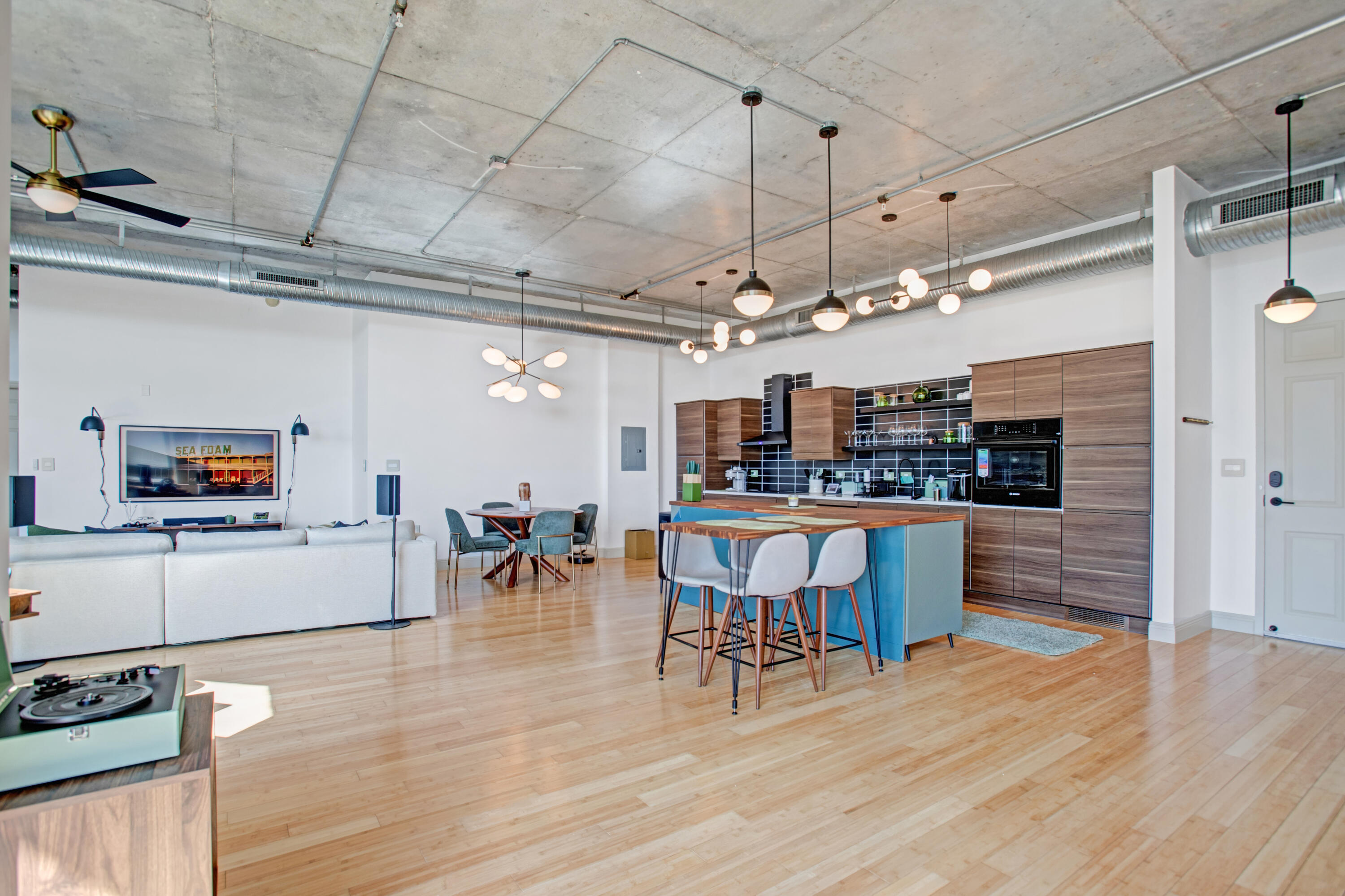 LOFTS AT HOLLYWOOD STATION - Residential Lease