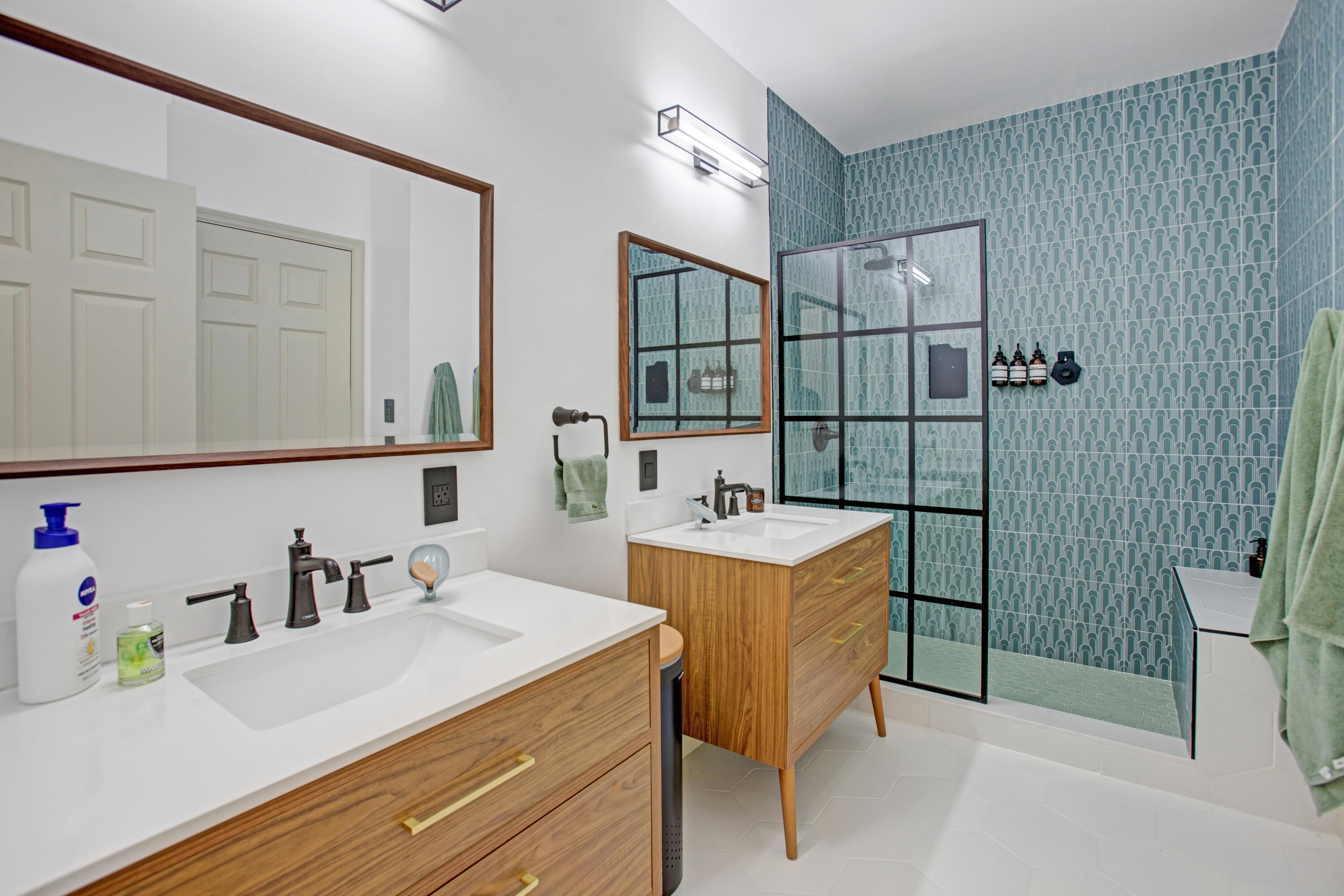 LOFTS AT HOLLYWOOD STATION - Residential Lease