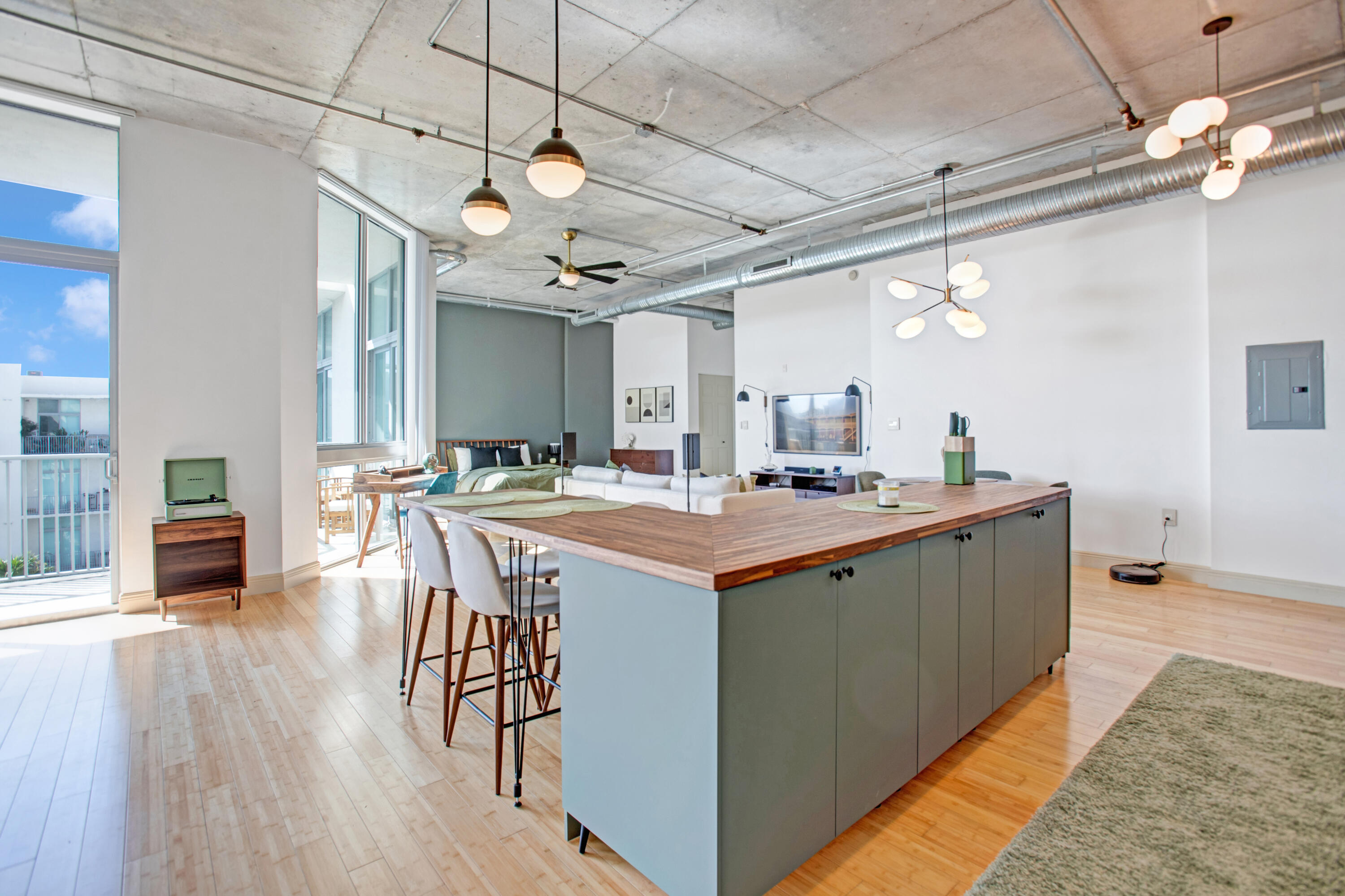 LOFTS AT HOLLYWOOD STATION - Residential Lease