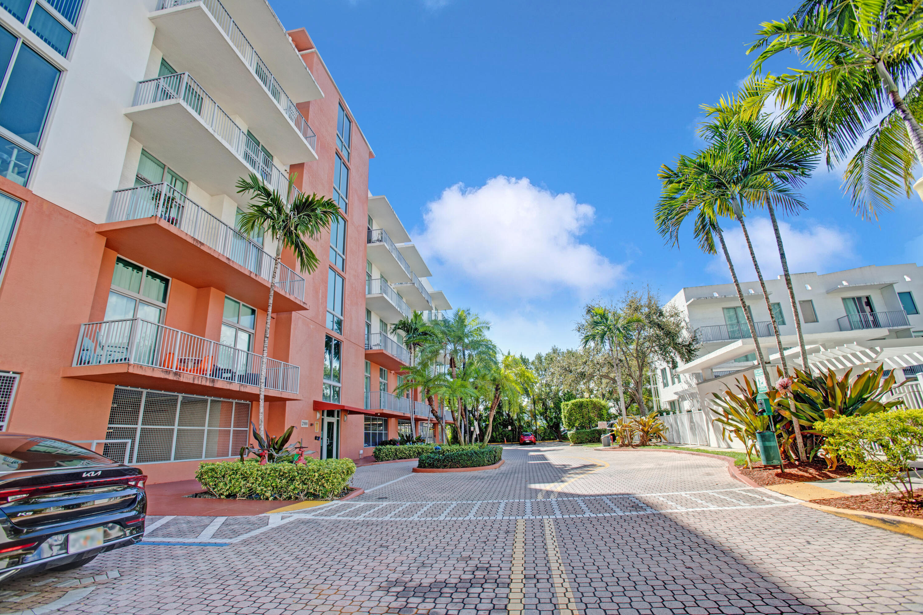 LOFTS AT HOLLYWOOD STATION - Residential Lease