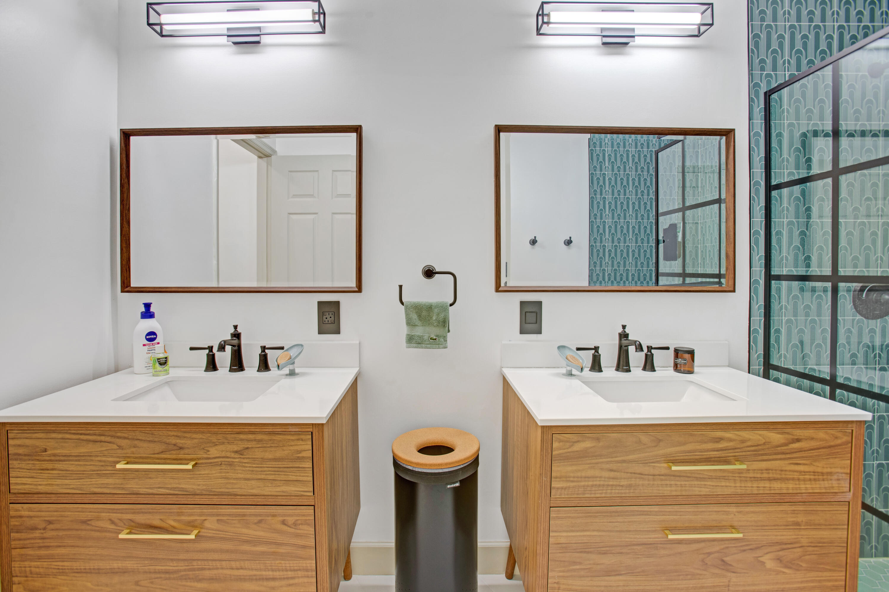 LOFTS AT HOLLYWOOD STATION - Residential Lease