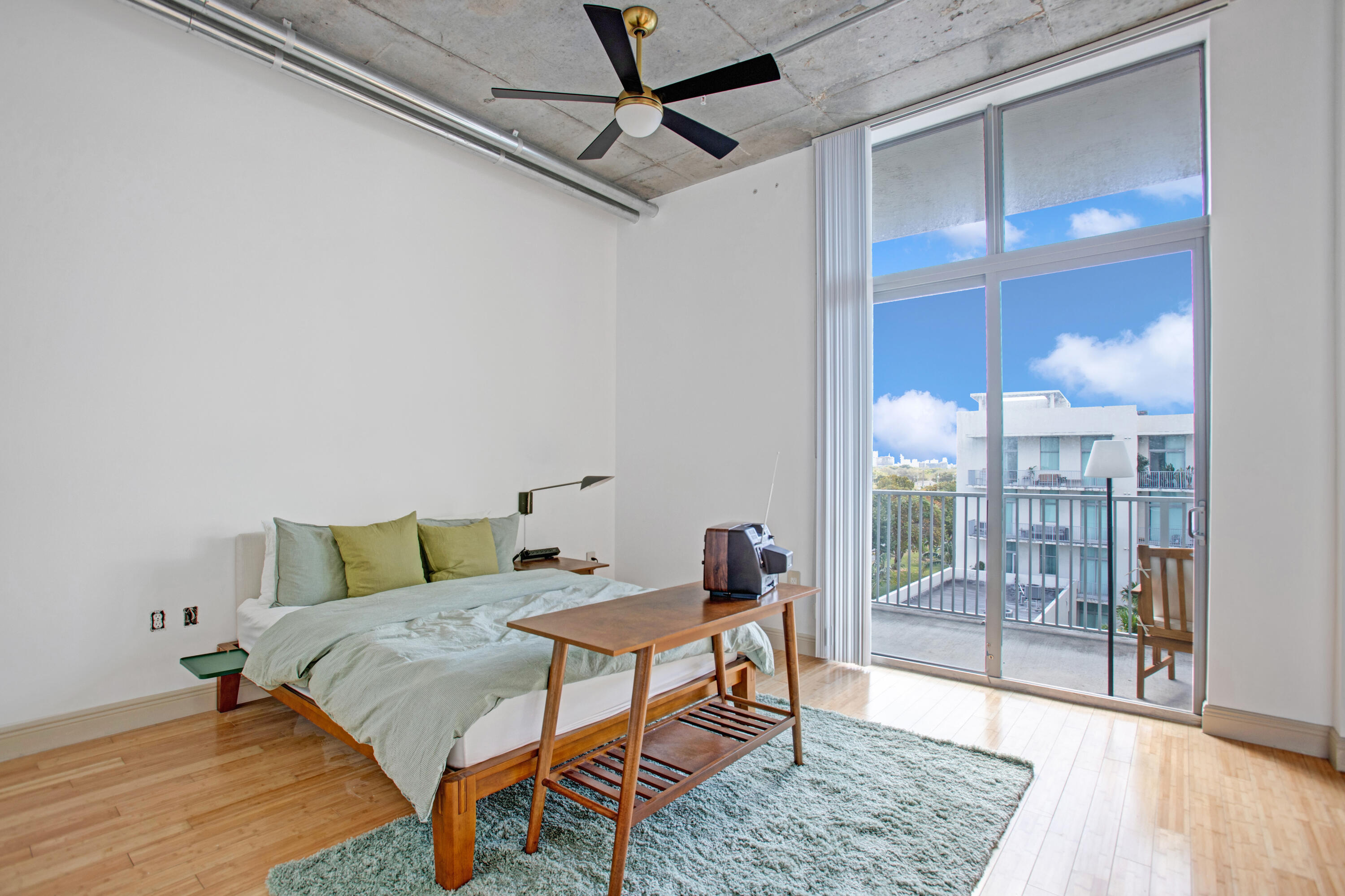 LOFTS AT HOLLYWOOD STATION - Residential Lease