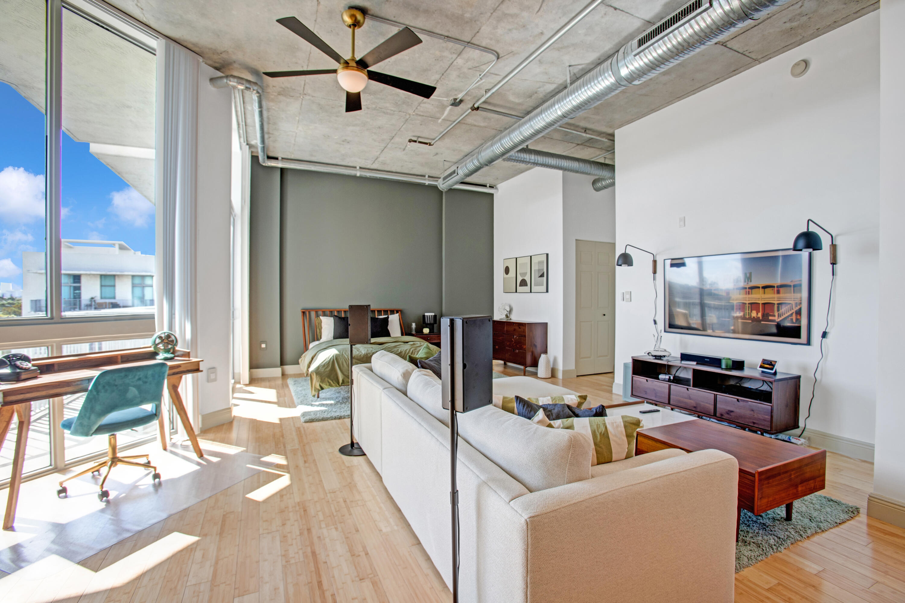 LOFTS AT HOLLYWOOD STATION - Residential Lease